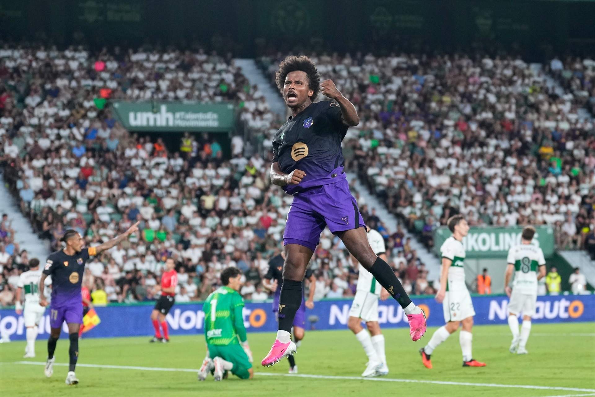 Adeyemi, exclòs del nou clan del vestidor del Barça liderat per dos jugadors