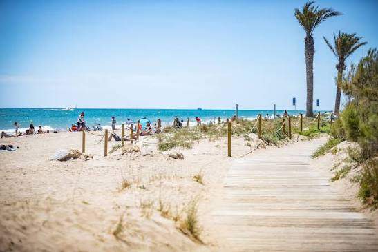 La bonica platja a només 30 minuts de Barcelona que sorprèn per la seva tranquil·litat