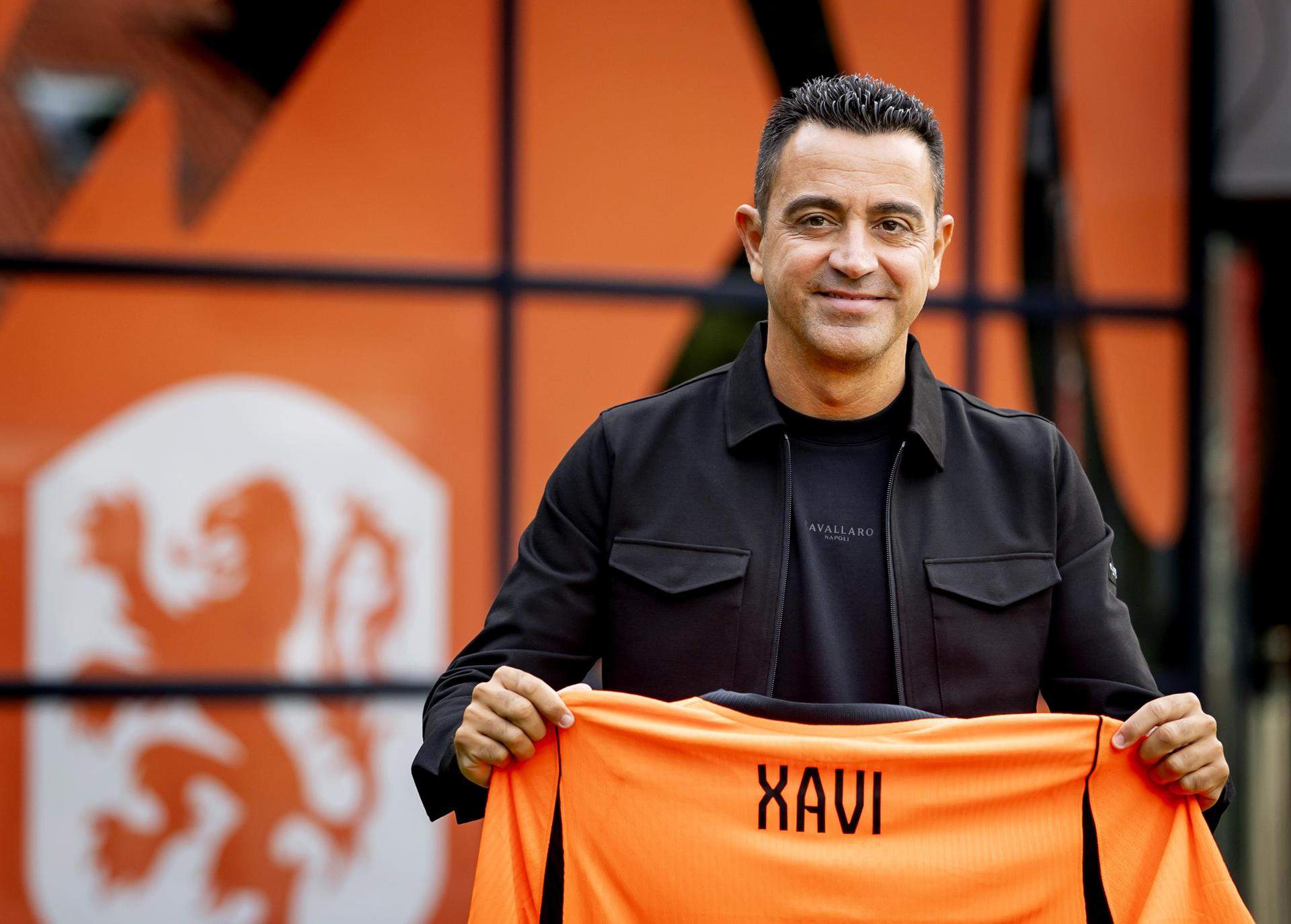 Xavi Hernández agafa el relleu de Koeman als Països Baixos: "Vinc a la universitat del futbol"