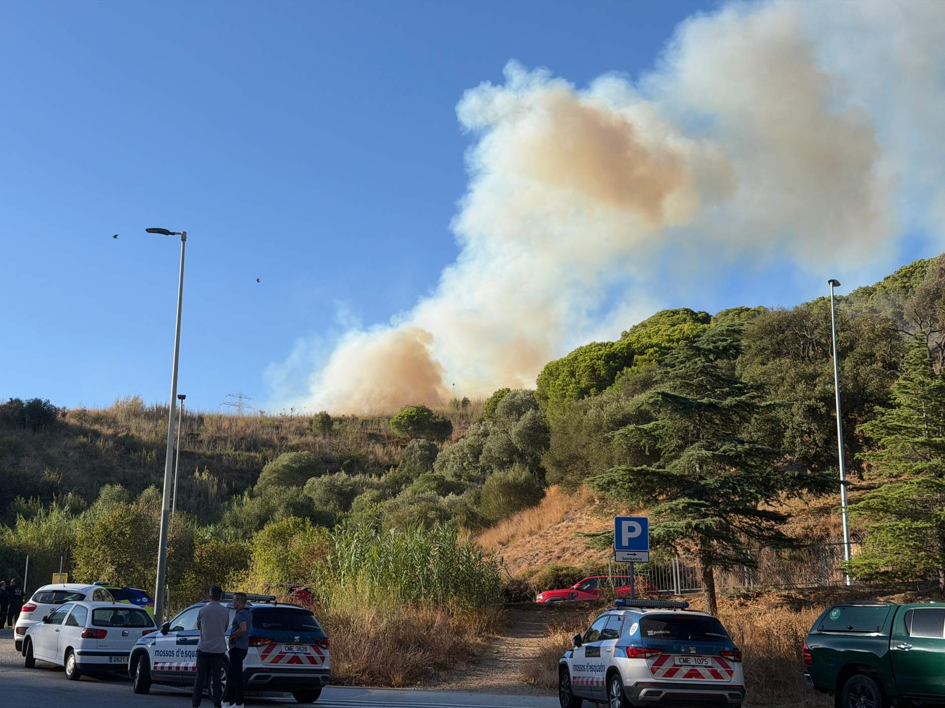 Estabilizan el incendio forestal de Collserola y se levanta el confinamiento de Torre Baró y Ciutat Meridiana