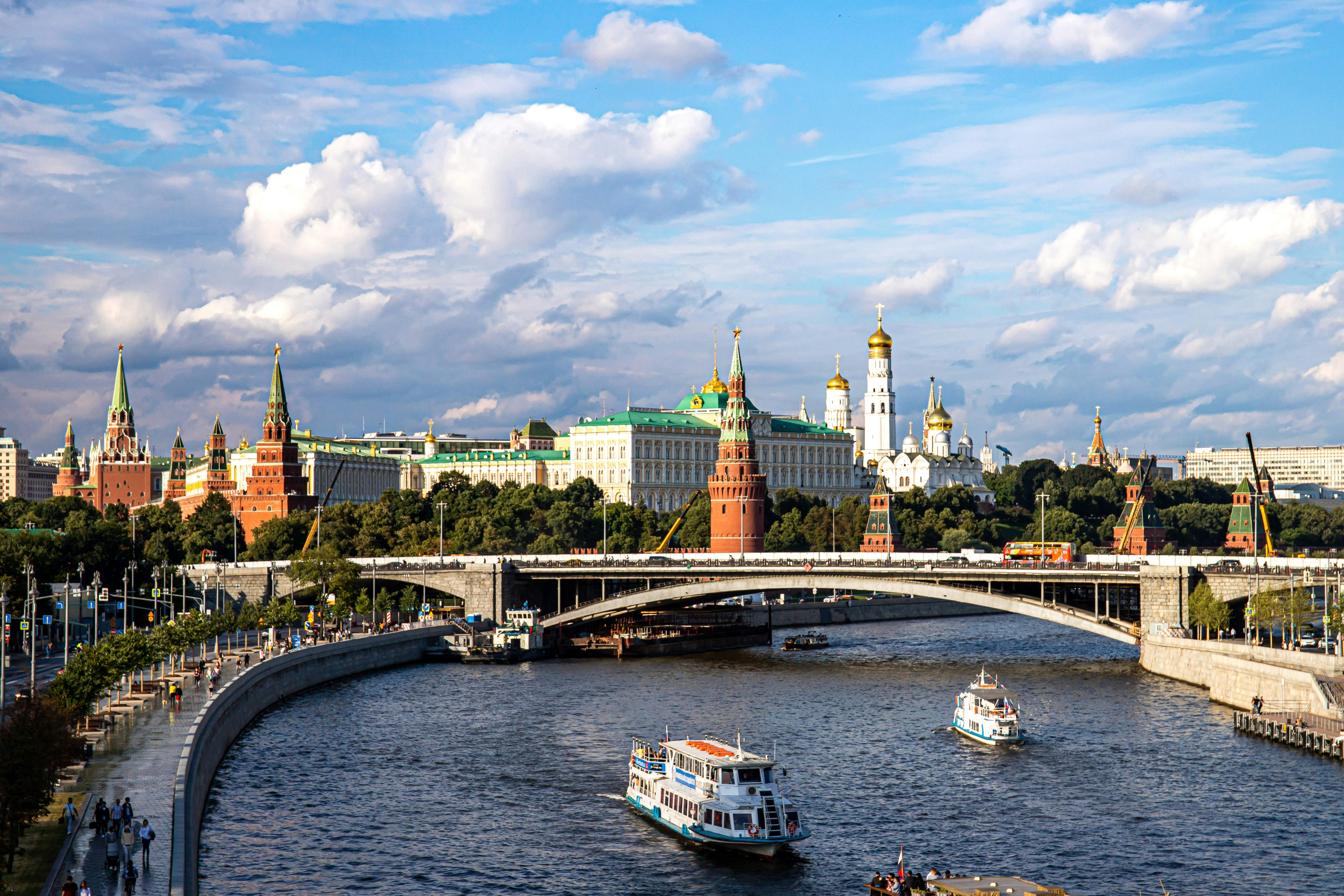 Què hi fa el director de la CIA, de visita a Moscou?