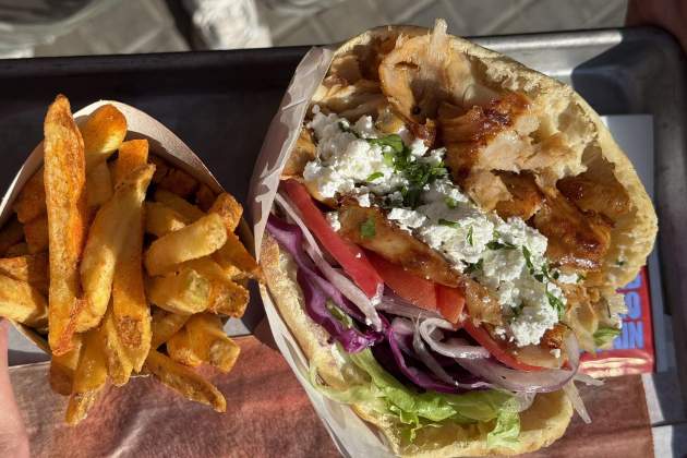 Plat de döner del restaurant Kevabrö. / Foto: Cedida Plat de döner del restaurant Kevabrö. / Foto: Cedida