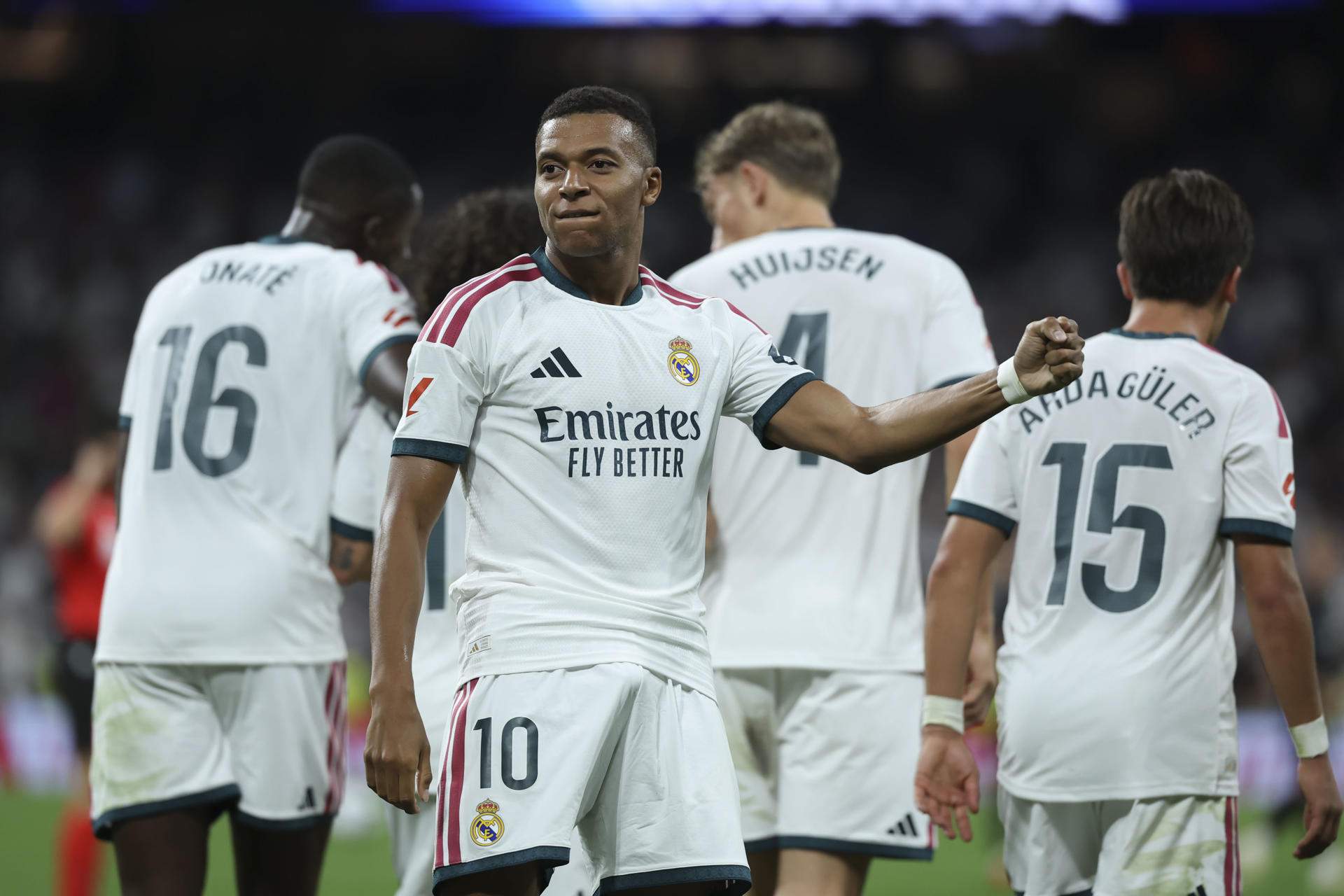 El Reial Madrid goleja la Reial Societat (4-1) i es desferma al Bernabéu amb un Mbappé estel·lar