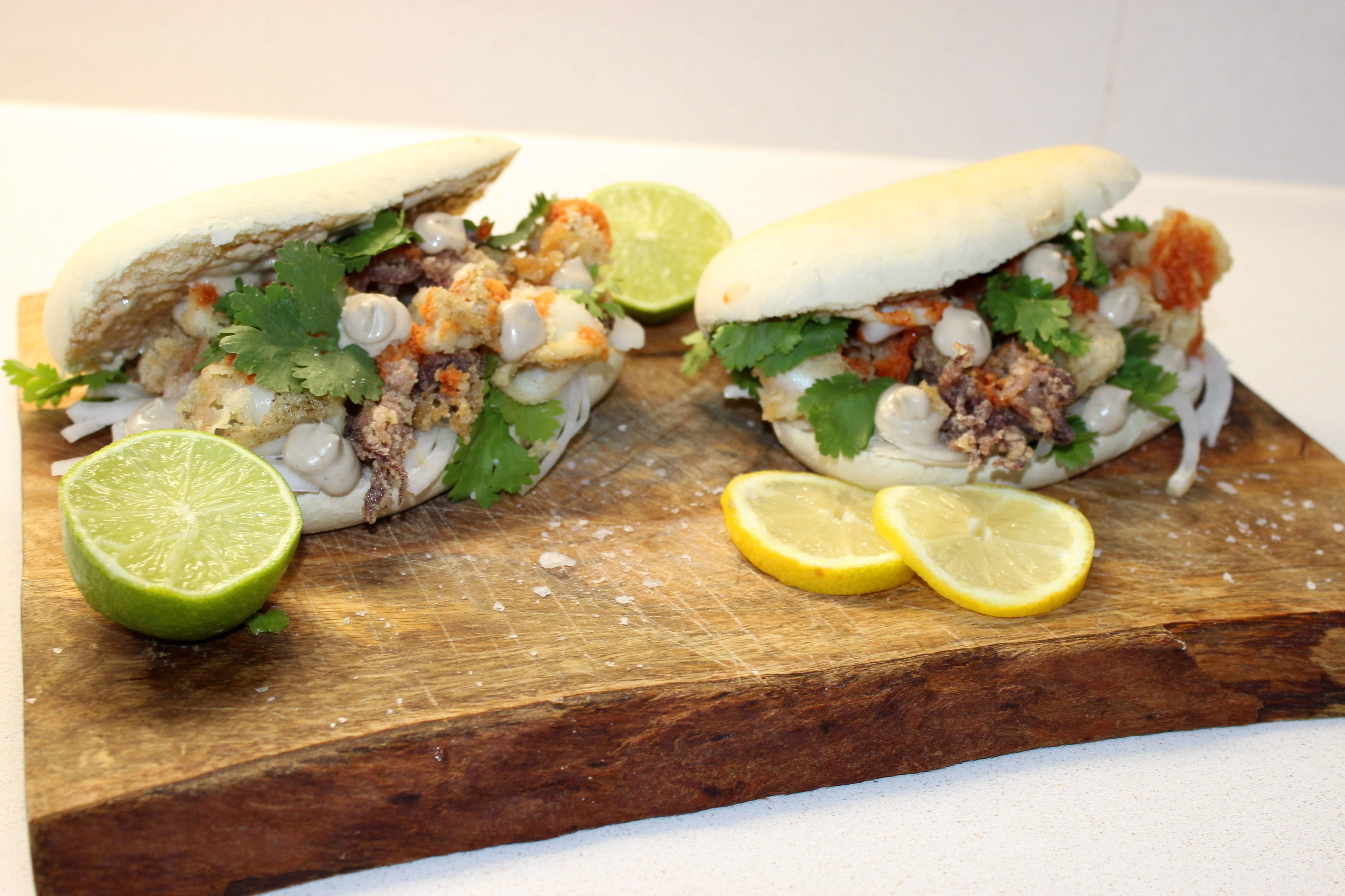 molletes amb xipirons i allioli d'all negre