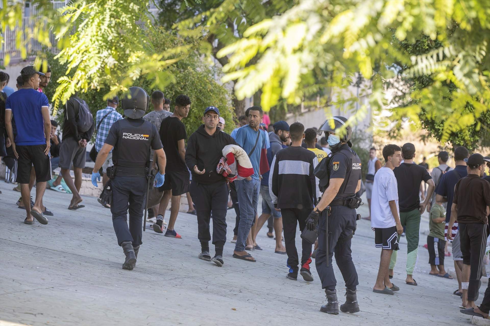 Dotze migrants detinguts a Ceuta després de ferir quatre militars espanyols en una emboscada