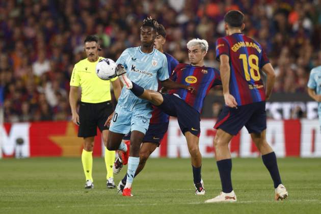 Pedri lucha una pelota con el Barça / Foto: EFE Pedri lucha una pelota con el Barça / Foto: EFE