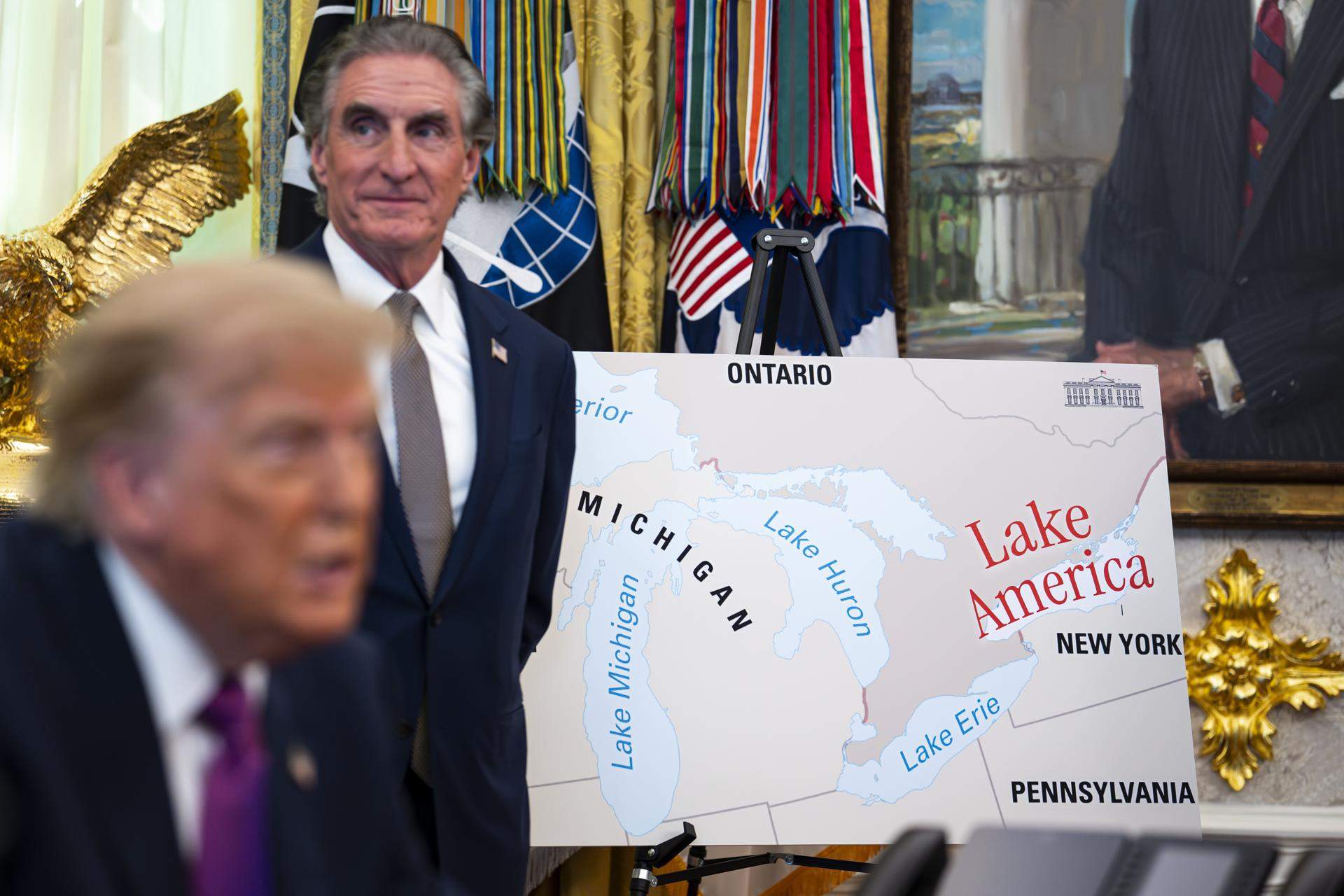 Trump rebateja el llac Ontario i ja apunta més lluny: "Potser canviarem l’Atlàntic i el Pacífic"