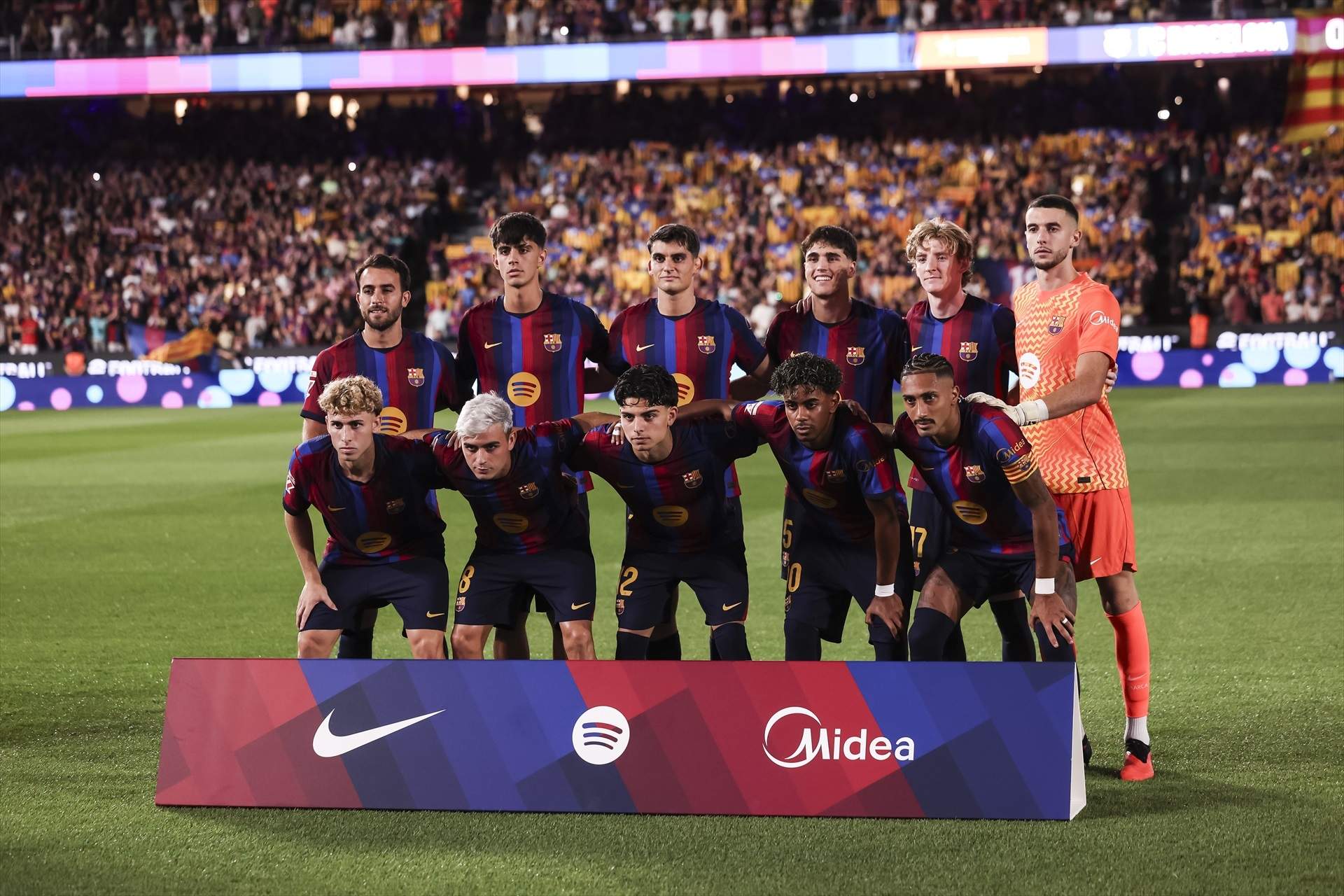 Onze històric al Camp Nou: Hansi Flick alinea l’equip titular més jove de tots els temps