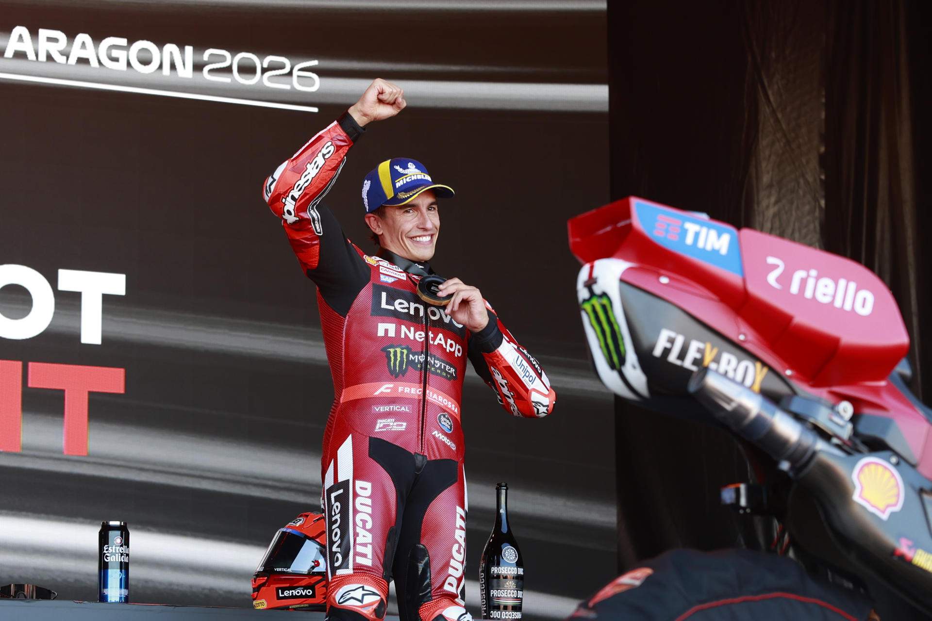 Marc Márquez s'imposa a l'esprint d'Aragó escortat per Àlex en un monòleg català incontestable