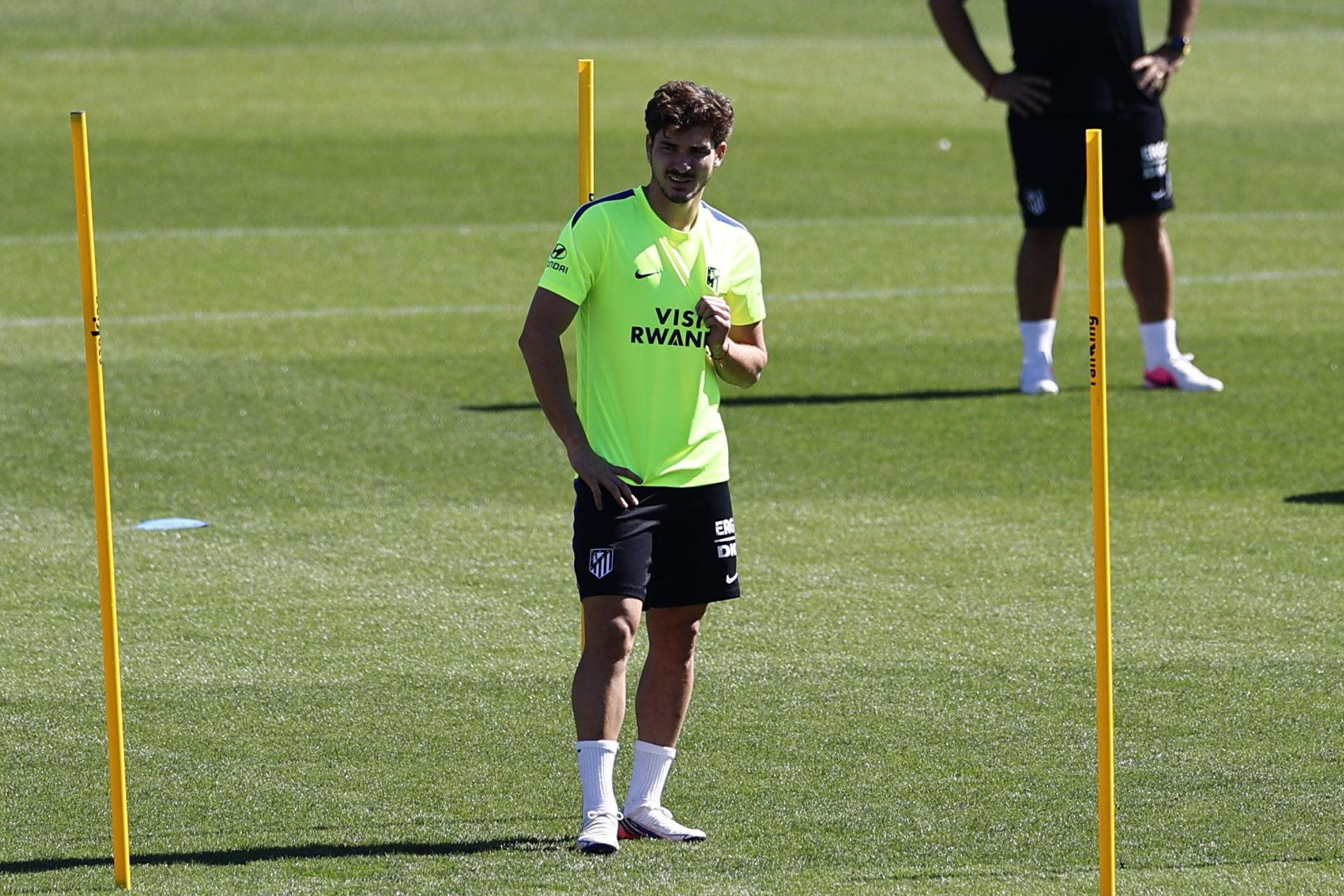 Julián Álvarez reapareix als entrenaments de l’Atlètic dies després de la seva indisposició