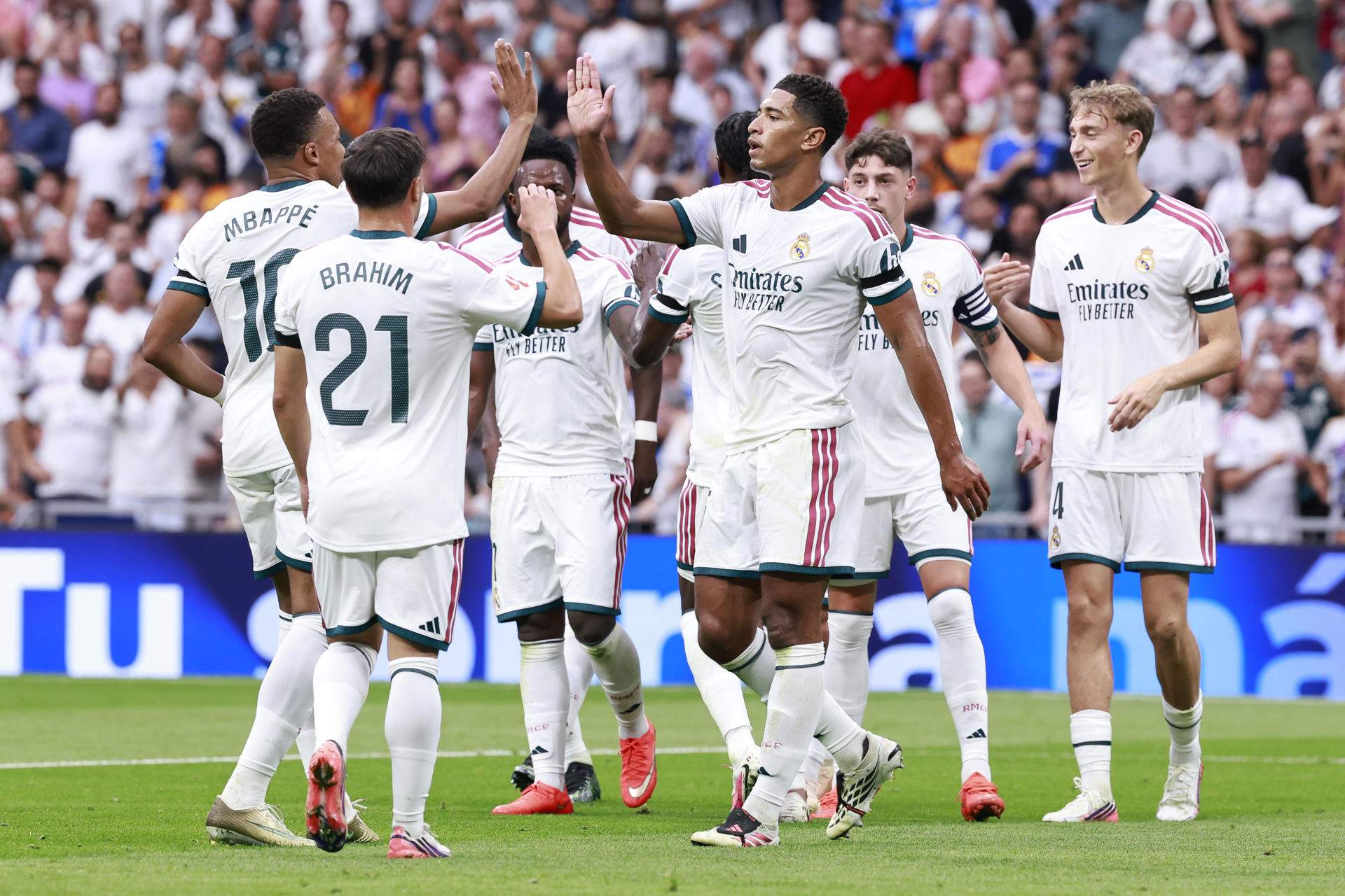 Un Reial Madrid sense oposició s'exhibeix i goleja el Màlaga al Santiago Bernabéu (4-0)