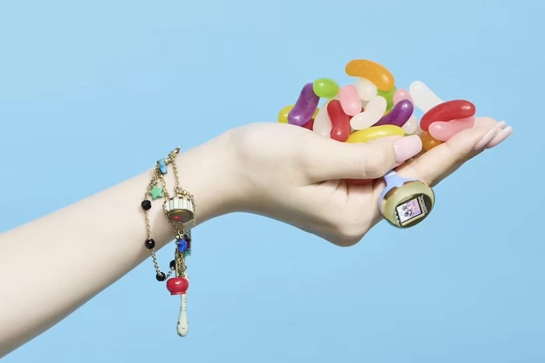 Llancen el Tamagotchi Ring, perquè puguis portar la teva mascota virtual sempre al teu costat