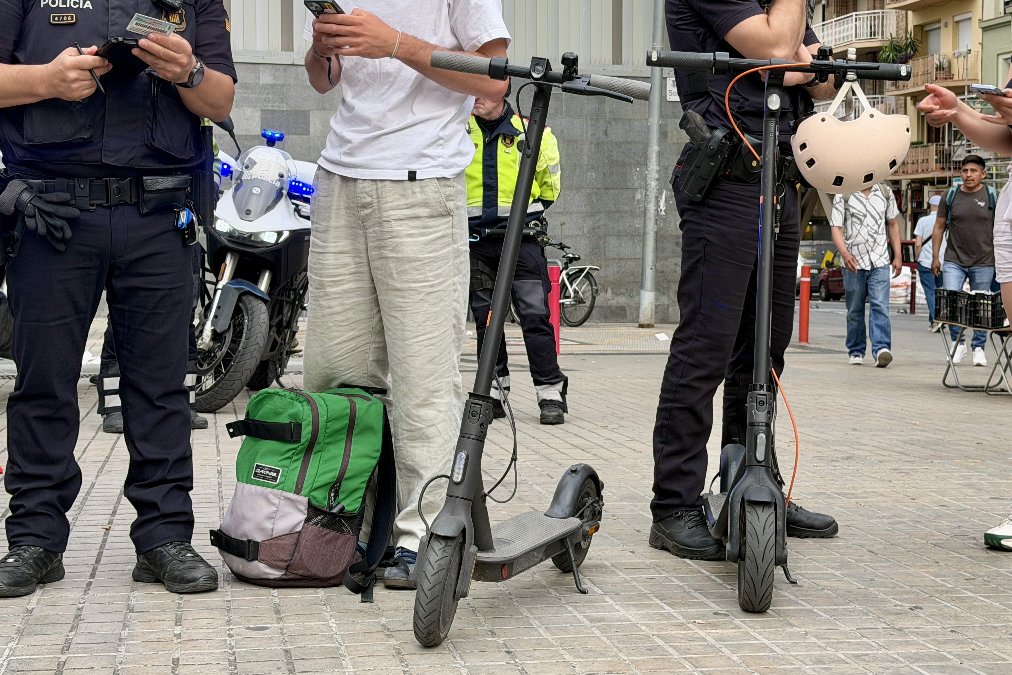 Control estricto a los patinetes eléctricos en L'Hospitalet de Llobregat: 500 aparatos requisados este 2026