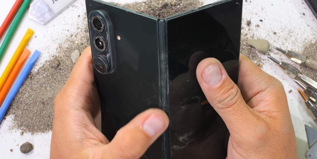 El Galaxy Z Fold8 Ultra sigue siendo demasiado "débil" y suspende el test de resistencia de JerryRigEverything