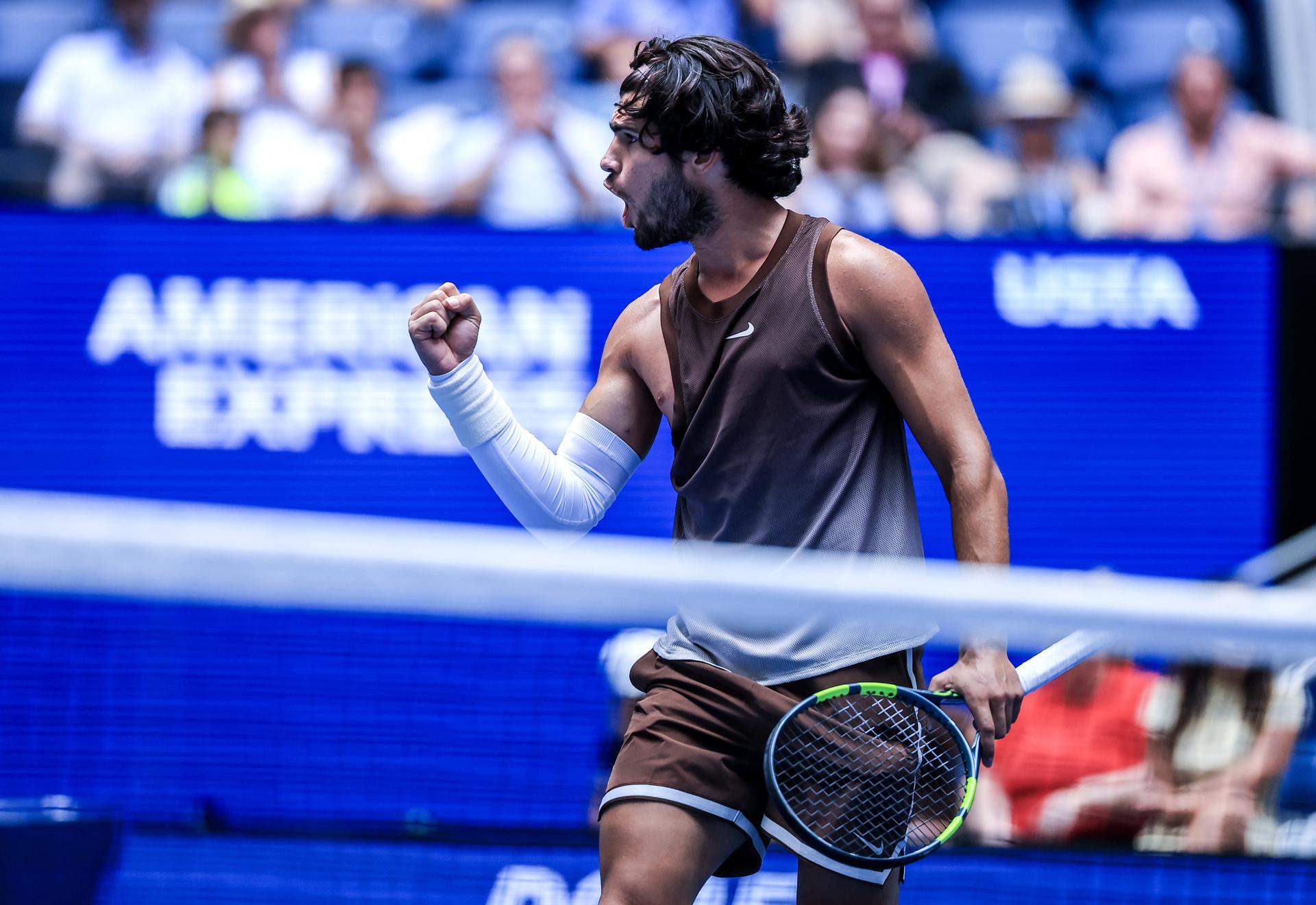 Regreso triunfal: Carlos Alcaraz se estrena en el US Open con victoria ante Safiullin