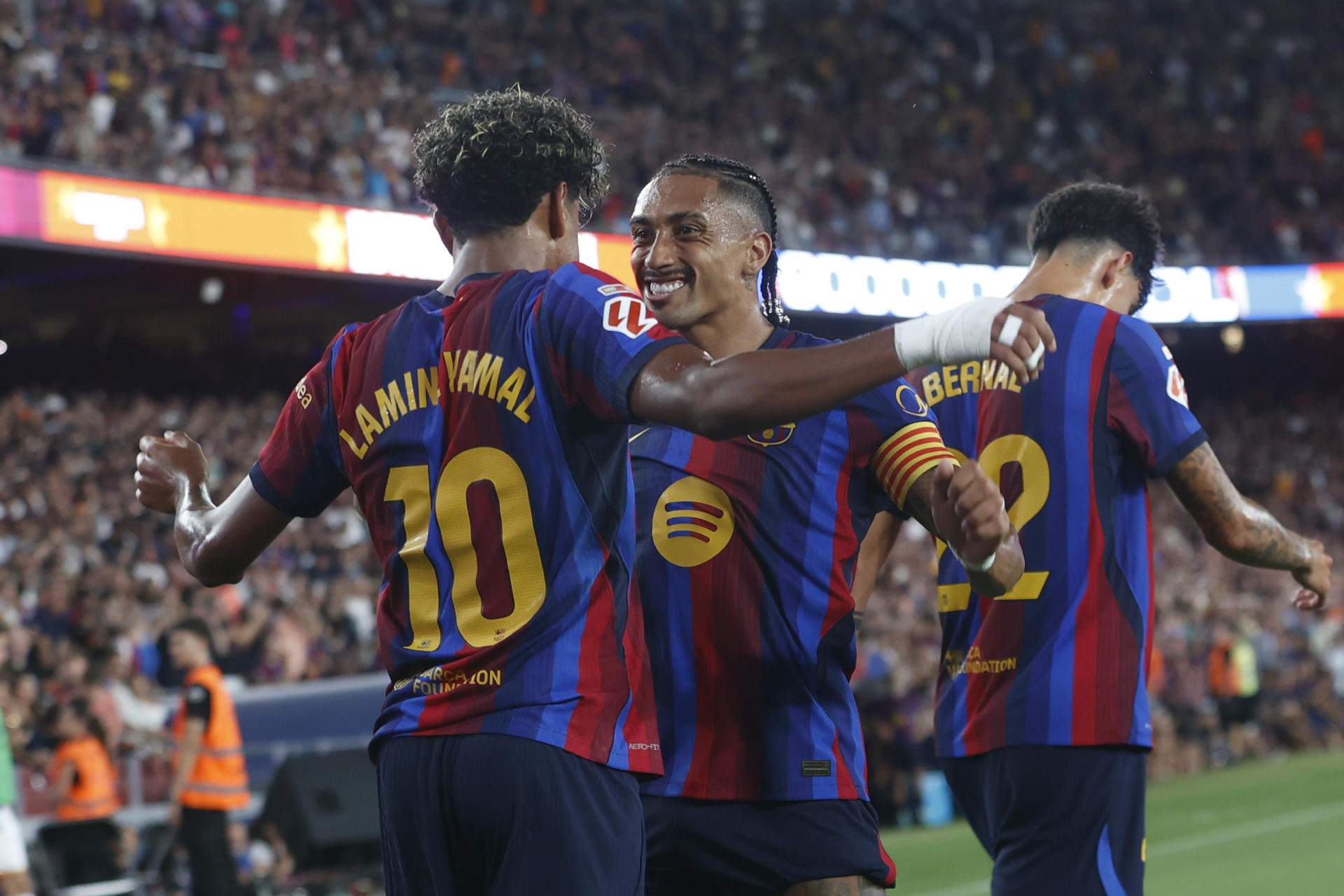 Un Barça voraz golea al Rayo Vallecano (5-2) y firma un arranque impecable