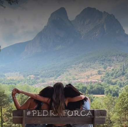 Nerea Sanfe, amb unes amigues al Pedraforca IG