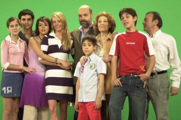 'Los Serrano', amb Jorge Jurado, el més petit de tots, al mig Telecinco