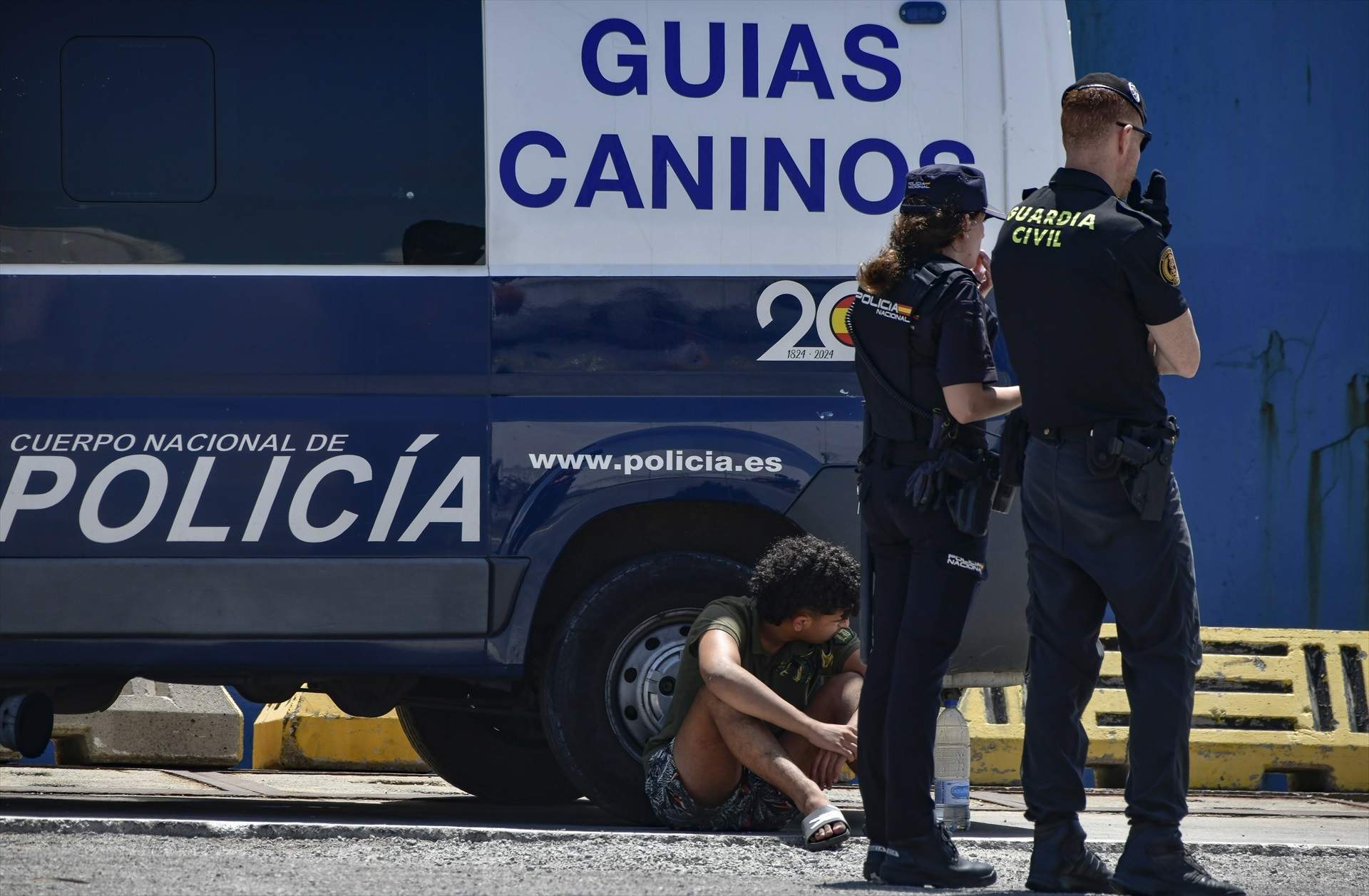 El govern espanyol rega guàrdies civils i policies espanyols a Ceuta amb una pluja de milions