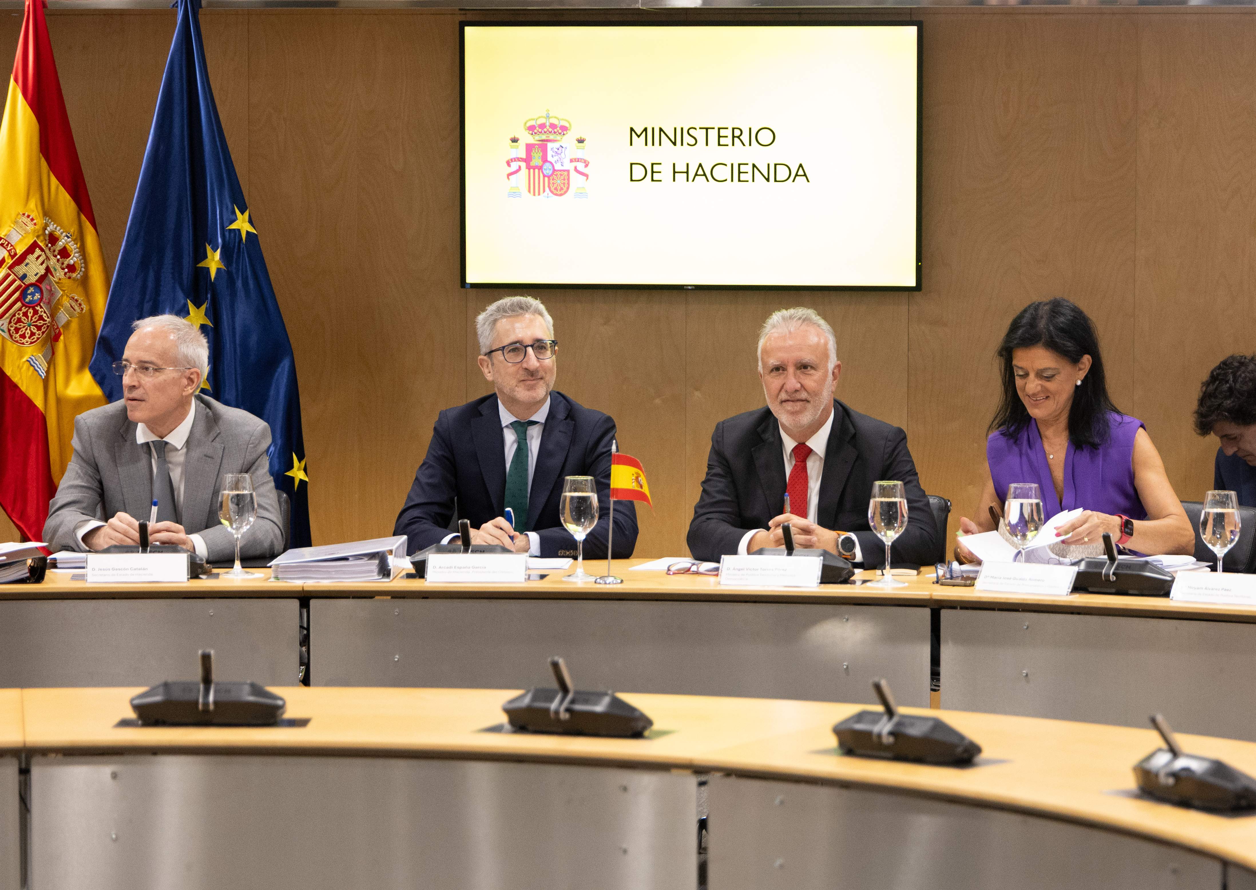 Los barones del PSOE y el PP hacen pinza para rebelarse contra el nuevo modelo de financiación