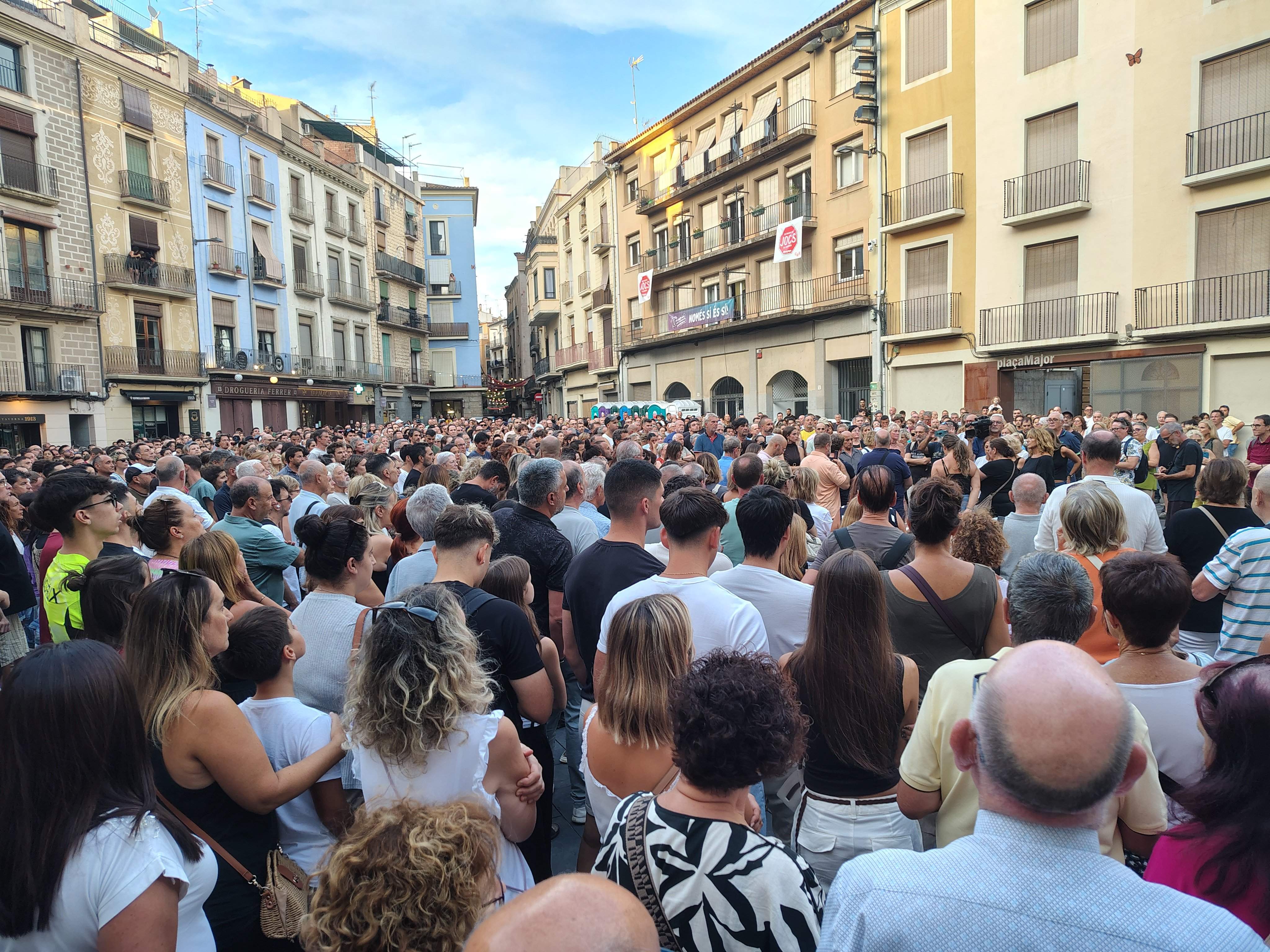 Centenars de persones es concentren a Manresa per reclamar justícia per la mort de Carles Vilajosana