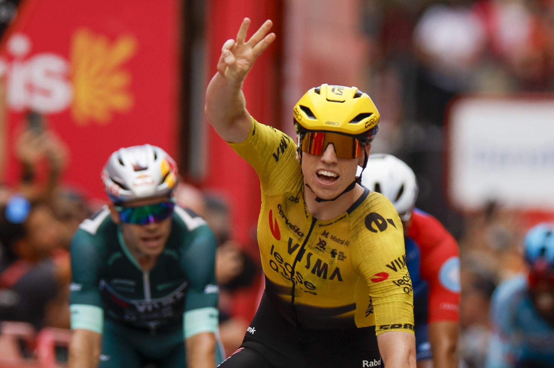 Matthew Brennan guanya l'onzena etapa de la Vuelta a Lorca i Enric Mas continua vestint el mallot vermell