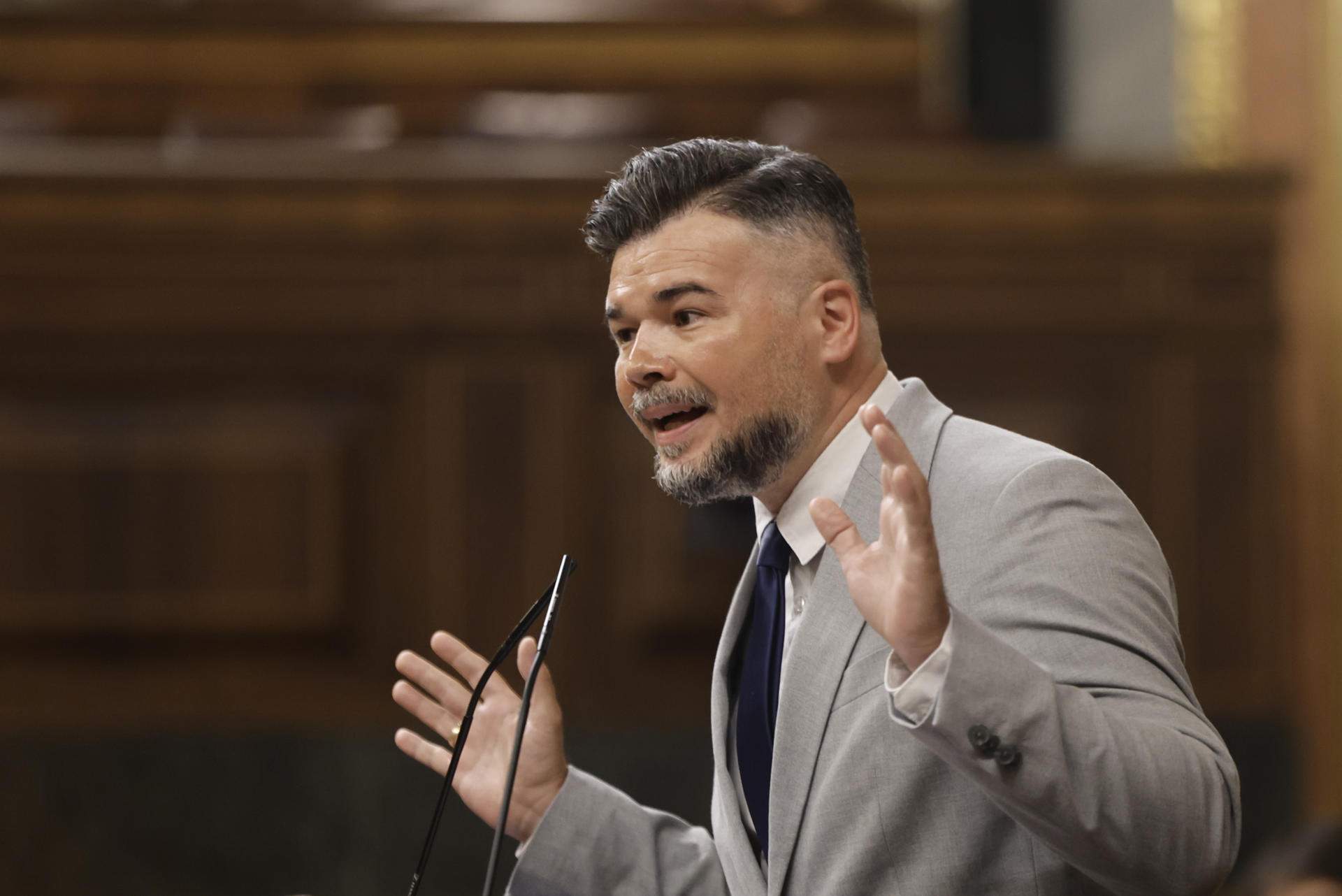 Rufián acusa a Sánchez de "pusilánime" y a PP y Vox de "traidores" ante la crisis en Ceuta