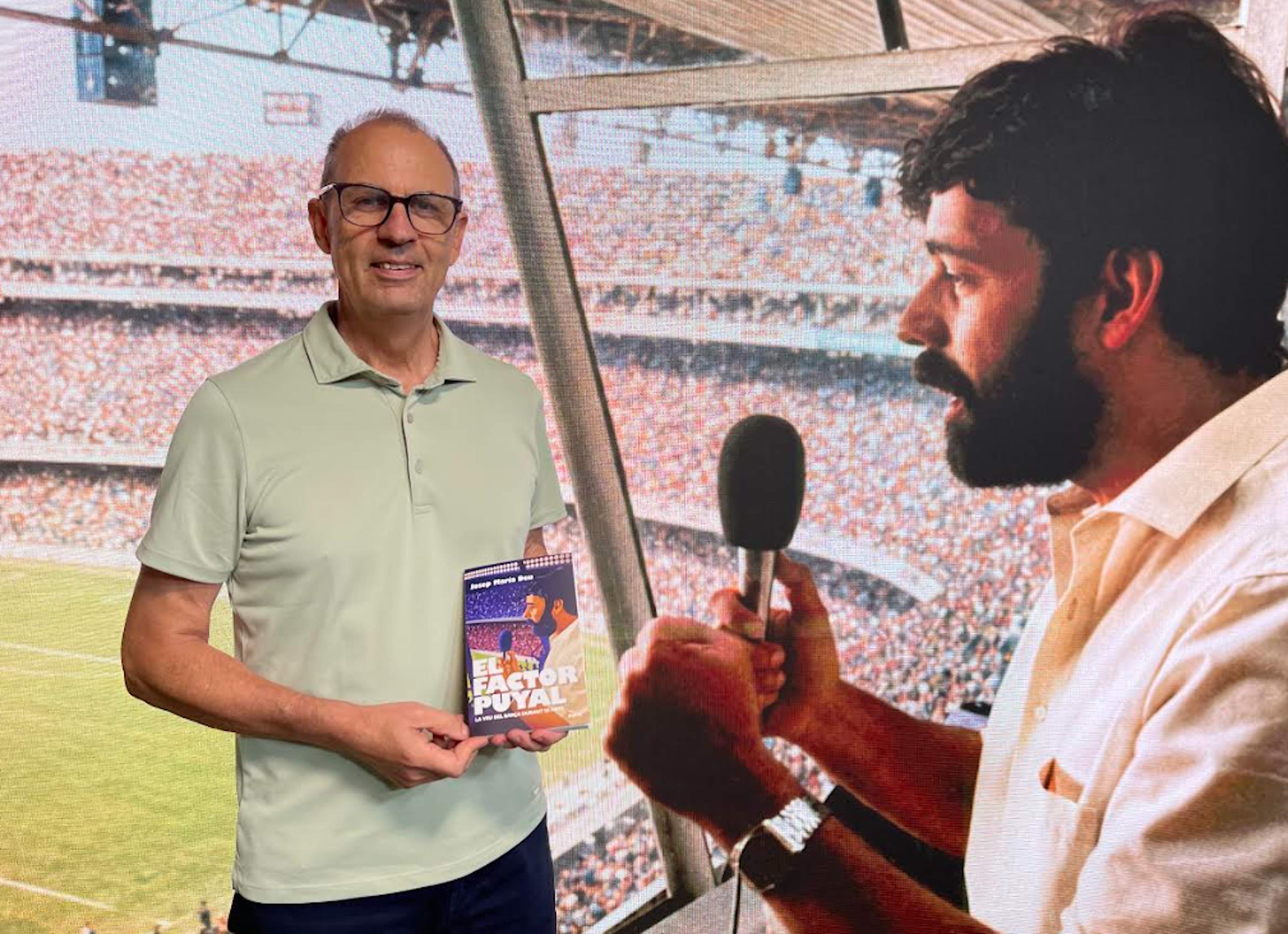 Josep Maria Deu explica en el seu llibre 'El factor puyal' l'obra d'una veu que ha acompanyat generacions de barcelonistes (Martí Torres) Josep Maria Deu explica en el seu llibre 'El factor puyal' l'obra d'una veu que ha acompanyat generacions de barcelonistes (Martí Torres)