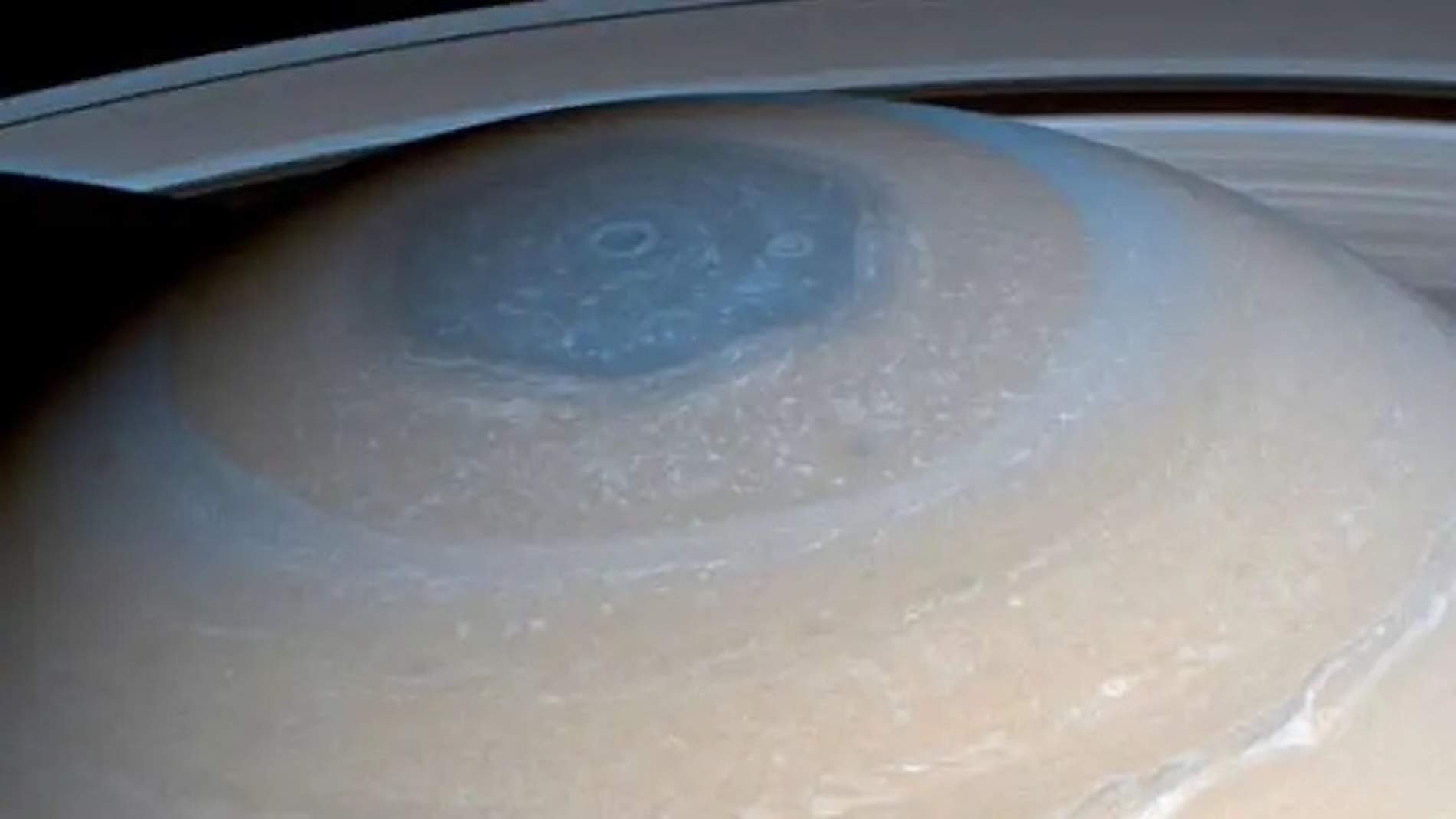 Además de un hexágono, Saturno también tiene un decágono y lo han descubierto científicos del País Vasco