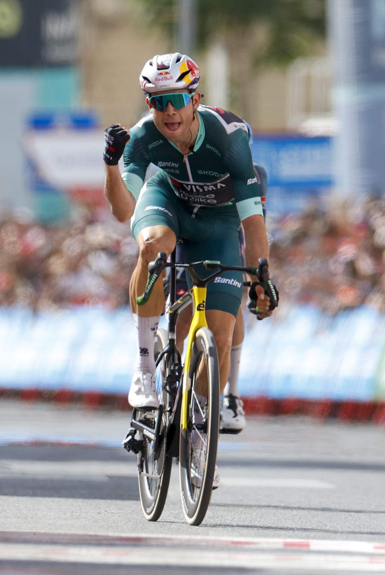 Victoria al sprint de Van Aert en Loja y Enric Mas se mantiene intacto en el camino por la Vuelta