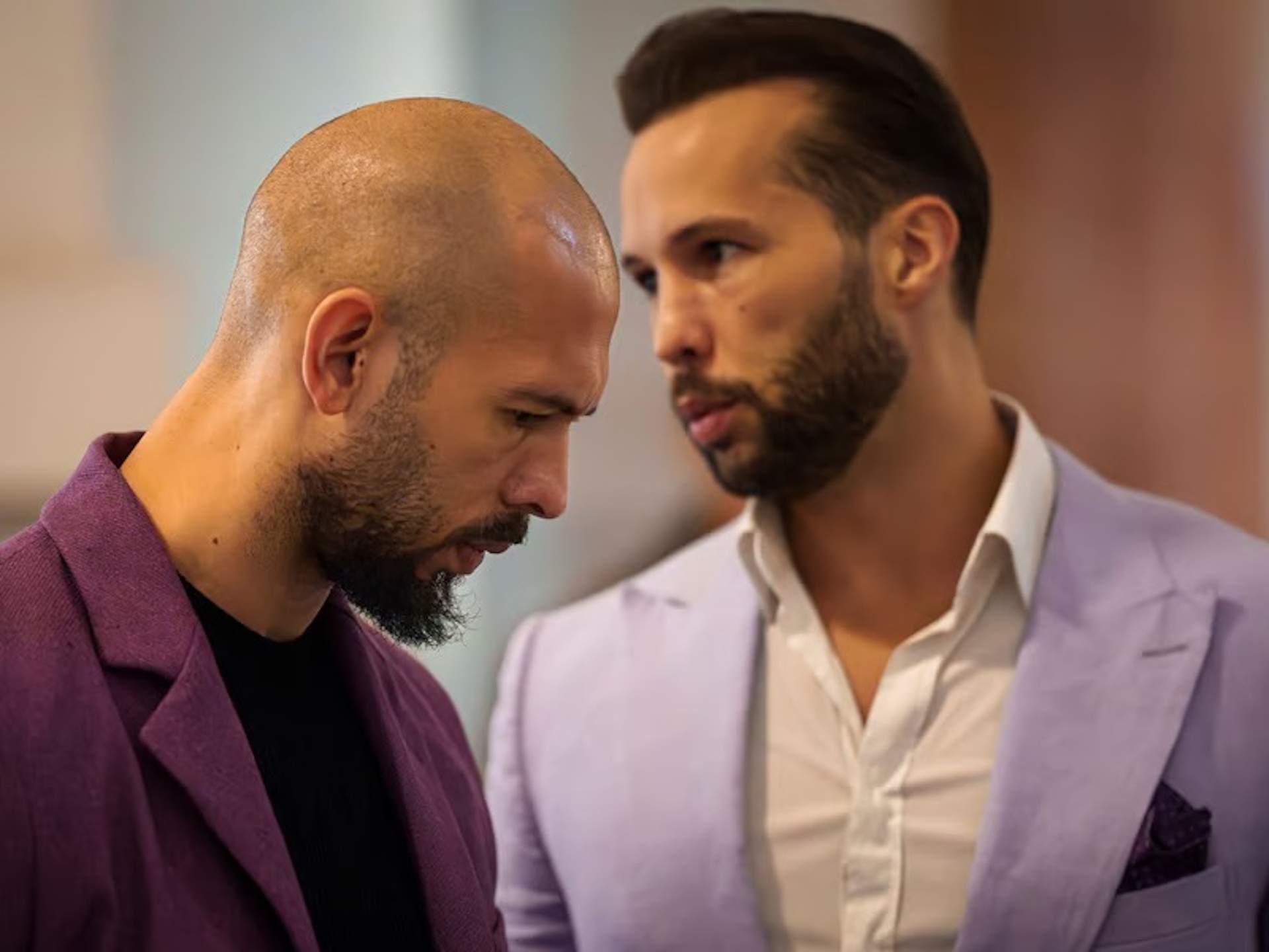 La justicia rumana estrecha el cerco sobre los hermanos Tate con una nueva imputación por tráfico de menores