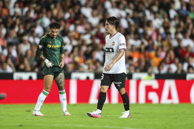 EuropaPress 7731940 ryunosuke sato of valencia cf looks on during the spanish league laliga ea EuropaPress 7731940 ryunosuke sato of valencia cf looks on during the spanish league laliga ea