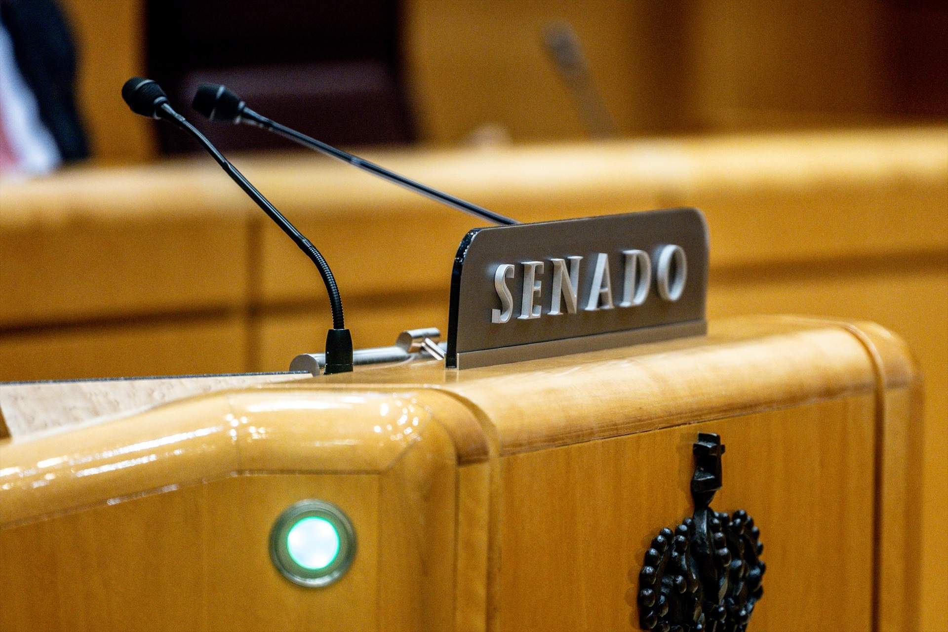 La mano agujereada del Senado con los viajes de sus señorías: récord histórico en solo tres años