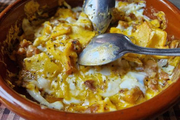 Trencadís del restaurant Taverna Subirà. / Foto: Esmorzarsdeforquilla.cat Trencadís del restaurant Taverna Subirà. / Foto: Esmorzarsdeforquilla.cat