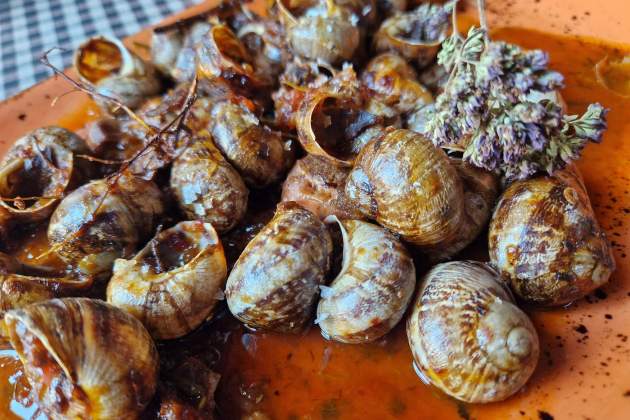 Plat de caragols del restaurant Taverna Subirà. / Foto: Esmorzarsdeforquilla.cat Plat de caragols del restaurant Taverna Subirà. / Foto: Esmorzarsdeforquilla.cat