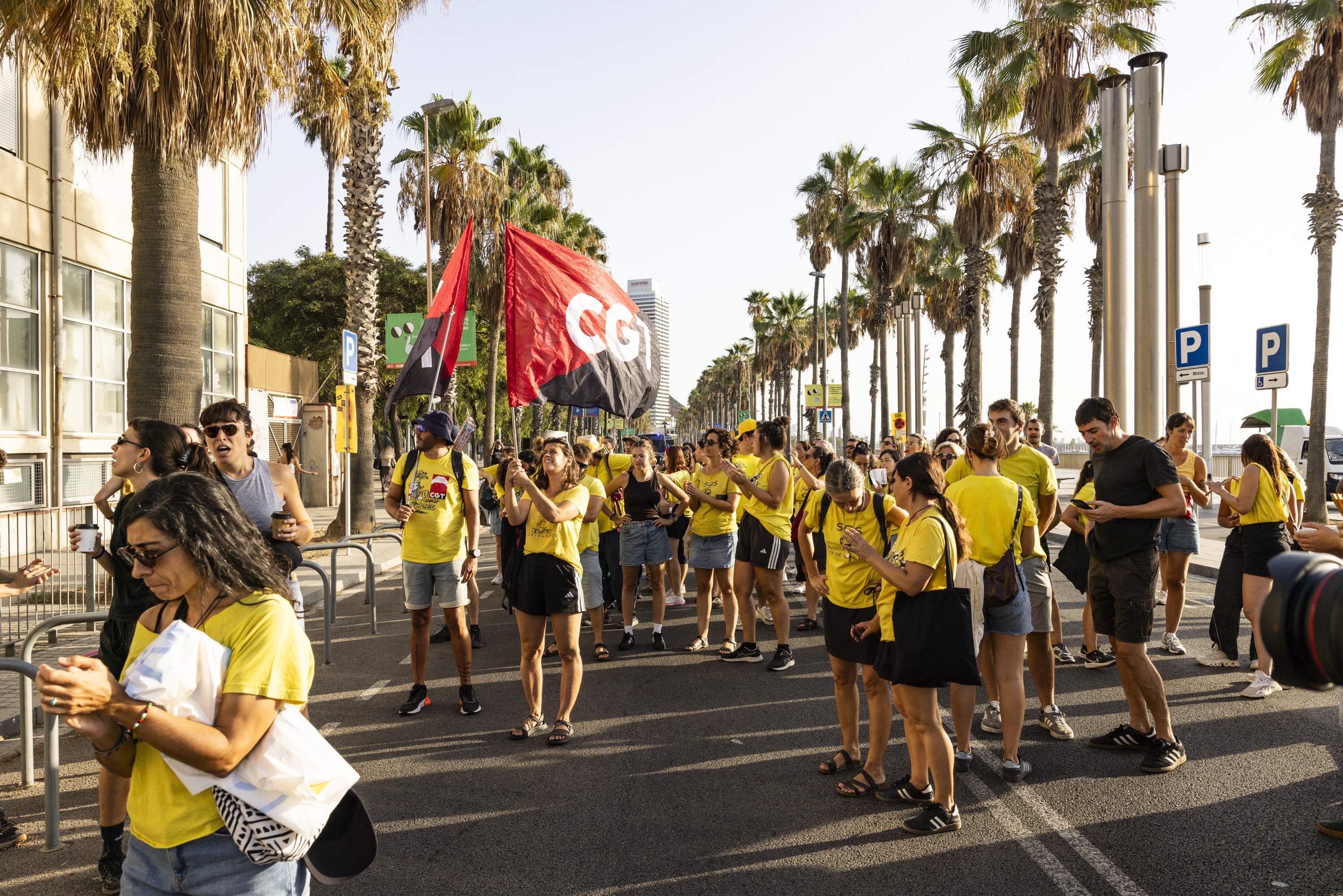 Tornada escola 2026, Escola Alexandre Galí manifestació columna passeig maritim / Foto: Carlos Baglietto