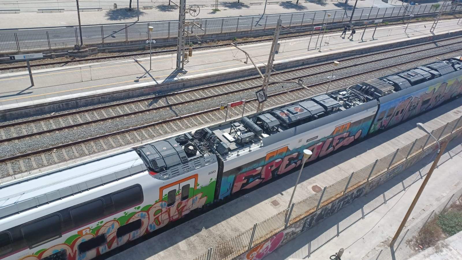 Un tren estacionado en Badalona causa "molestias constantes": el Ayuntamiento se queja a Rodalies