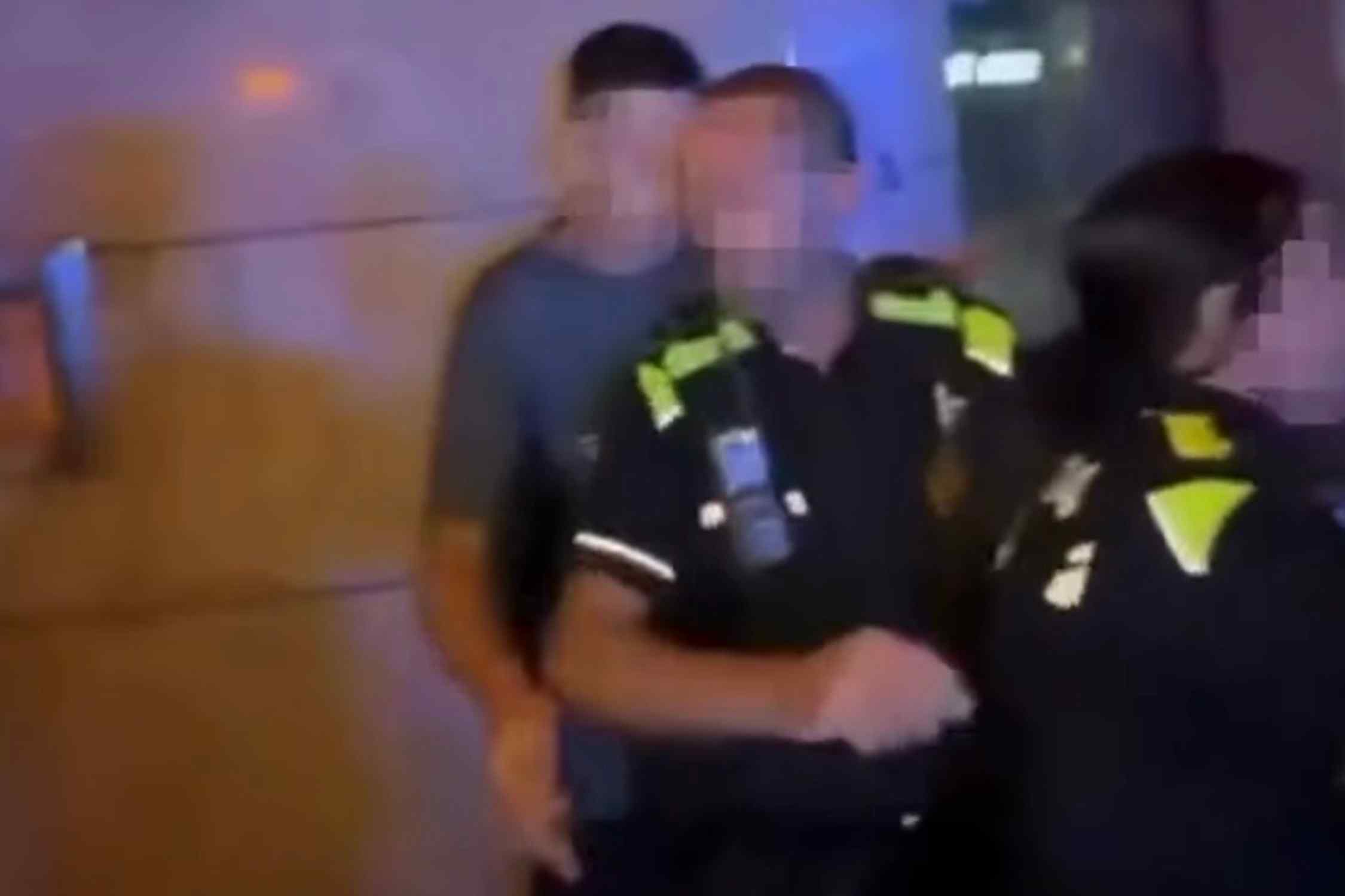 Denuncien l'agressió d'un policia a un jove quan el detenien durant la Festa Major de Sabadell