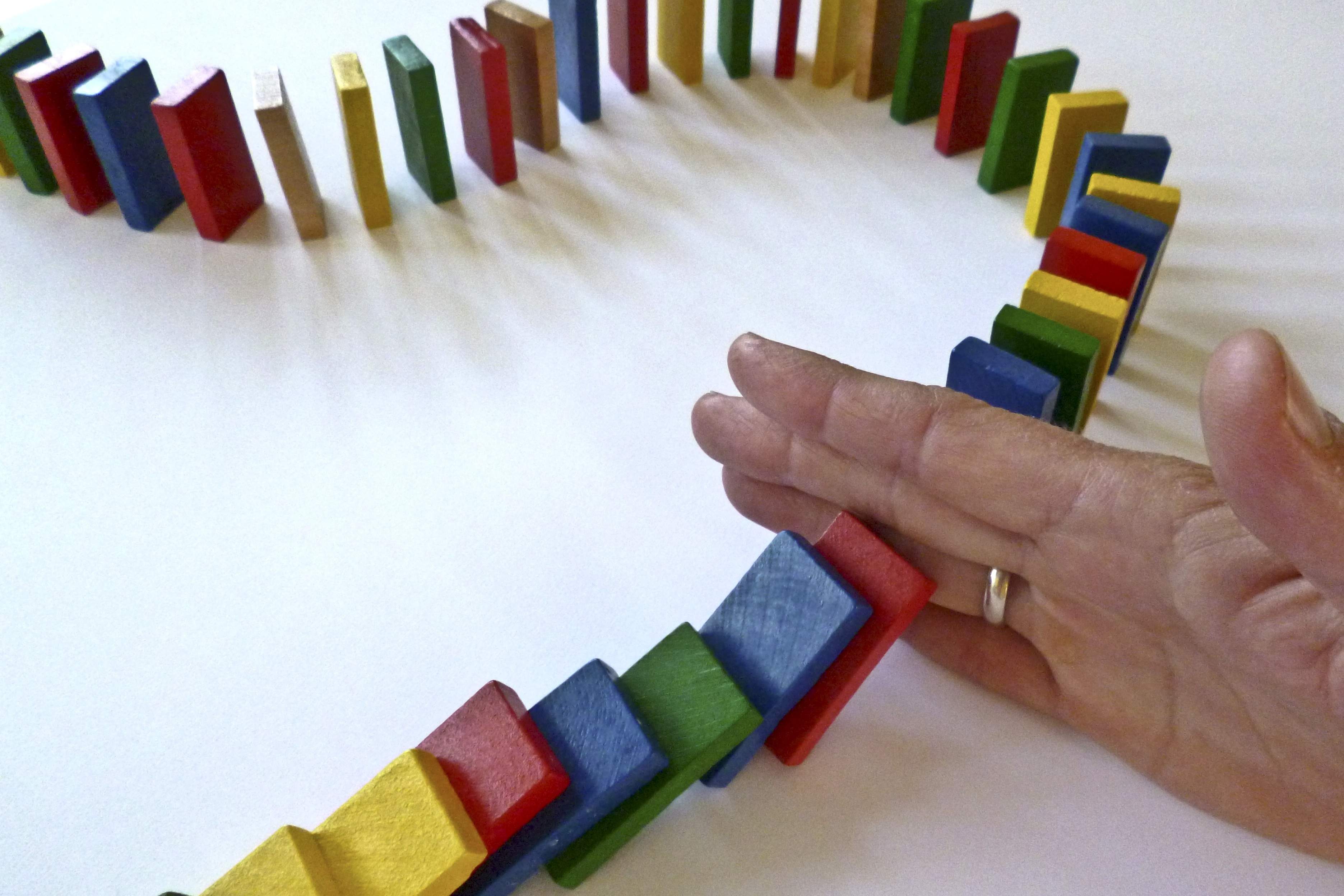 efecte domino suicidi pixabay