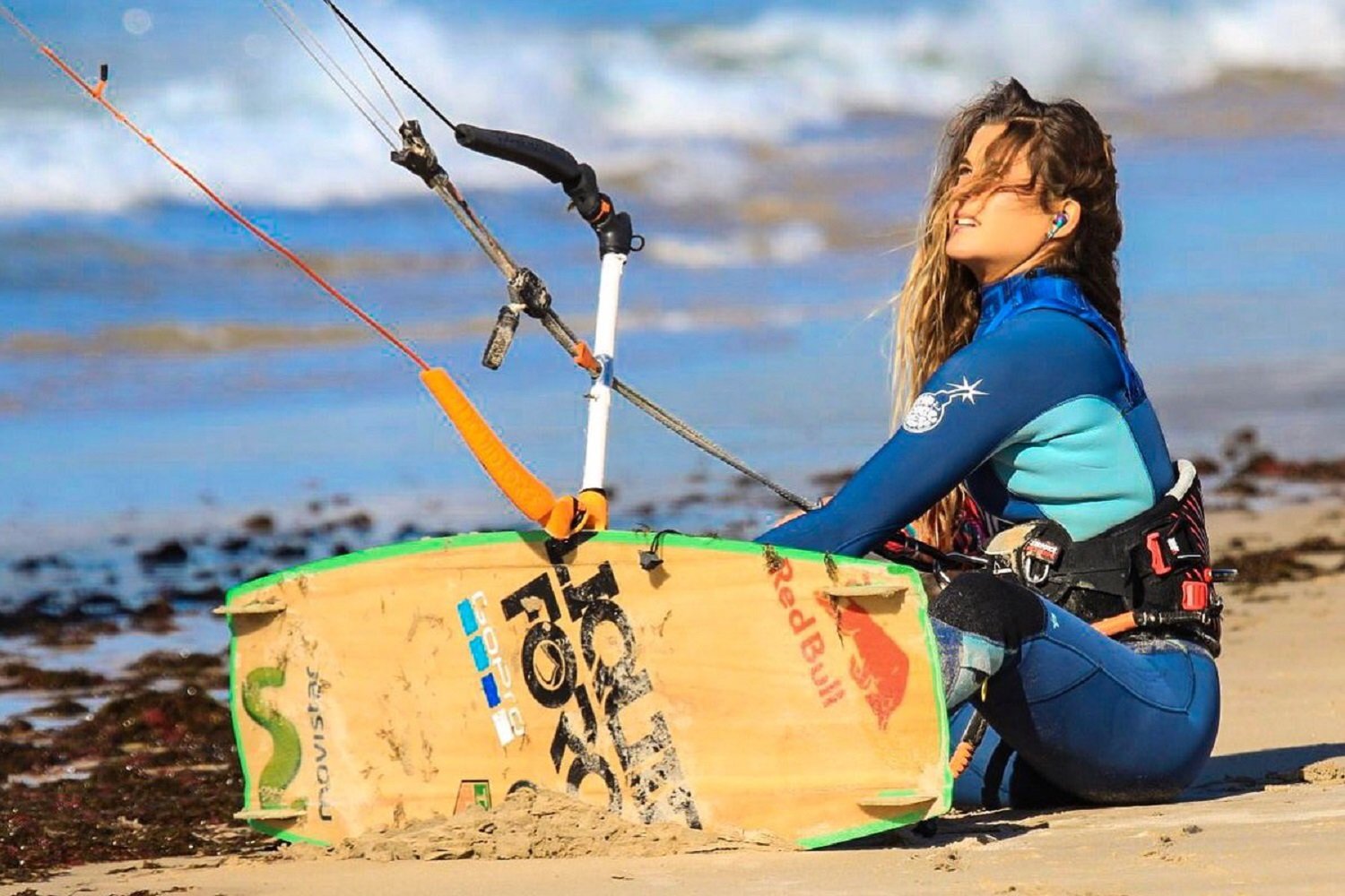 La kitesurfista catalana Gisela Pulido se enfrenta a la ola de su vida