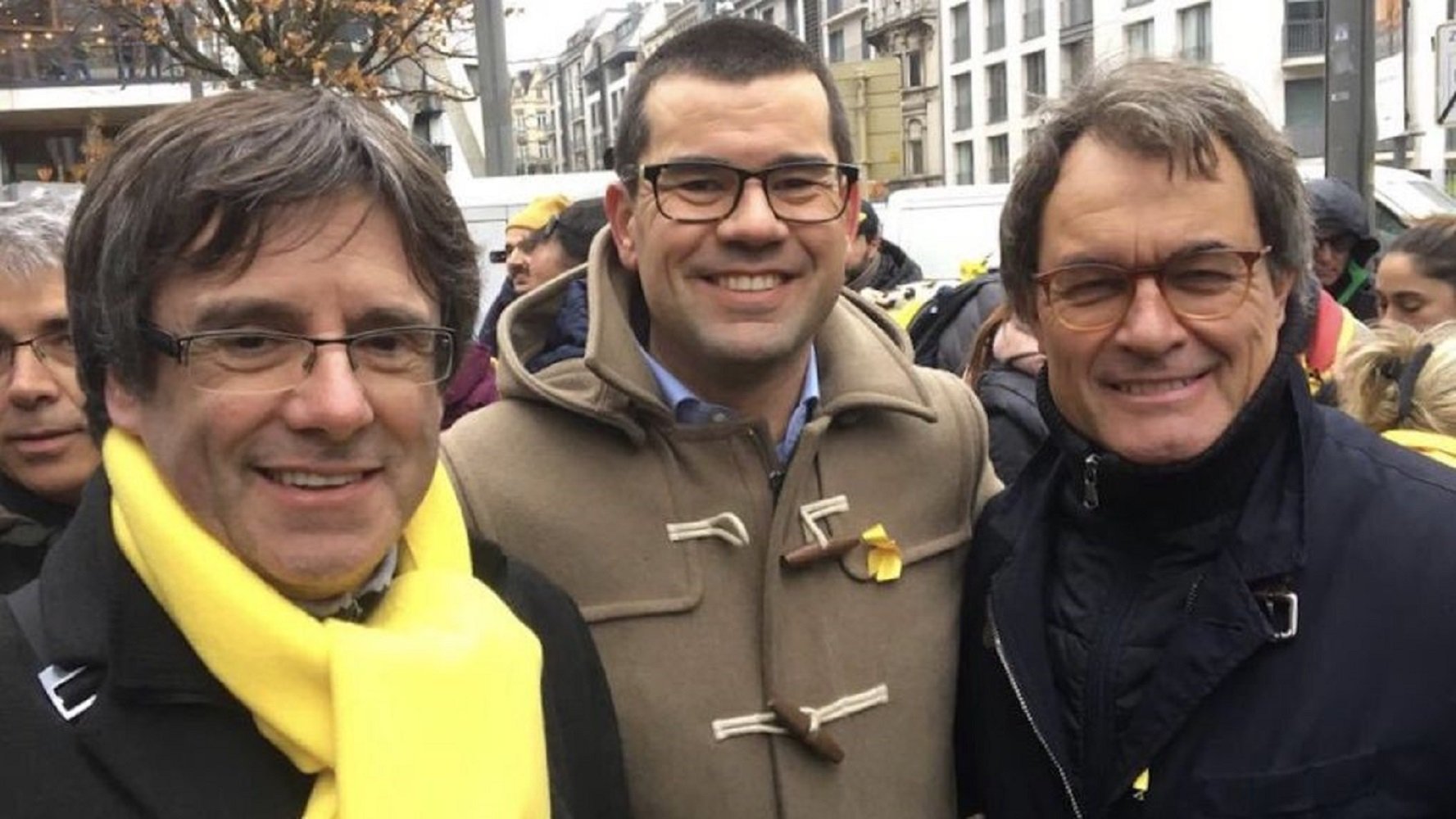 New Belgian defence minister smiles with Puigdemont, but Spain is not amused