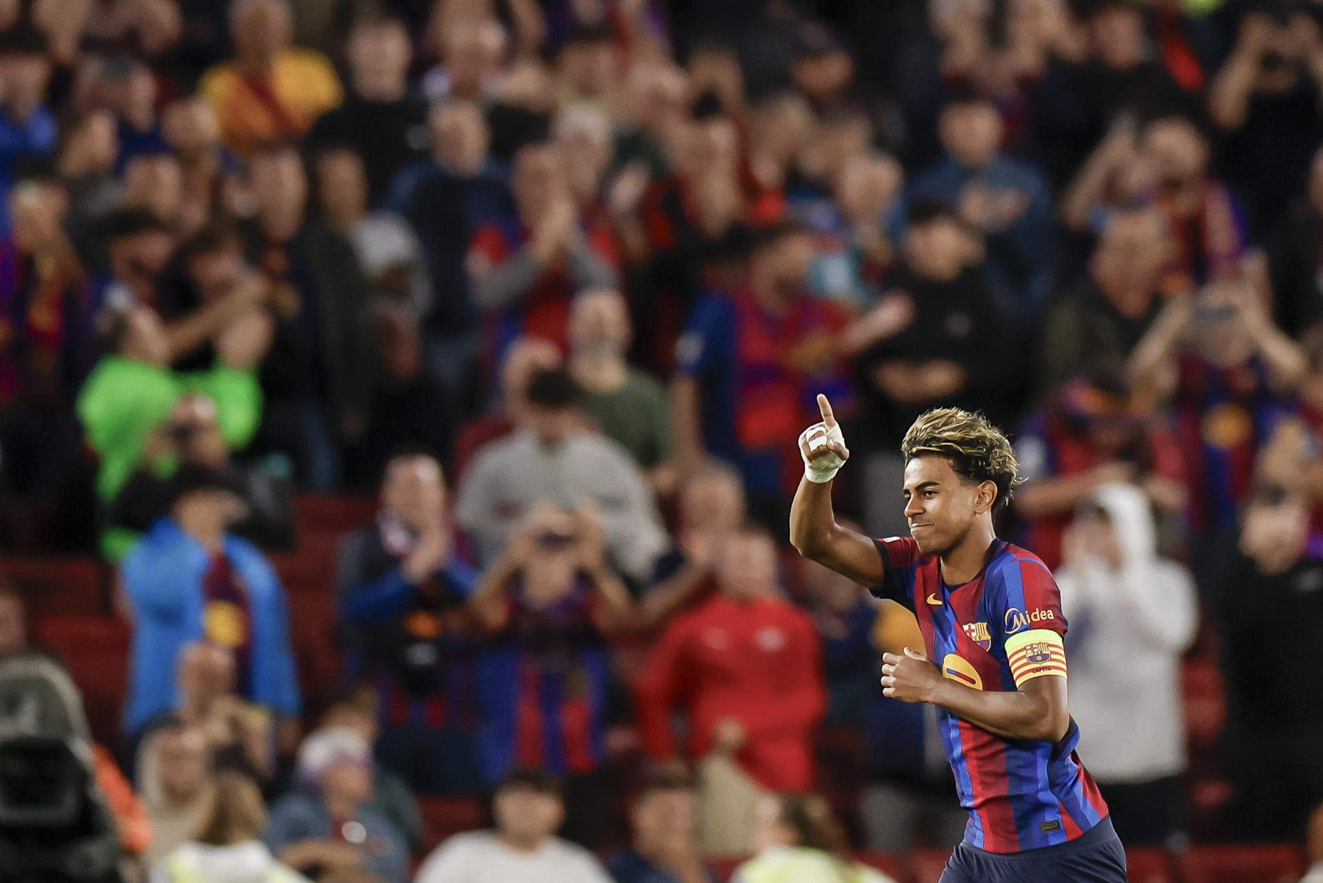 El Barça fa la seva aposta i comença la campanya per la Pilota d'Or de Lamine Yamal