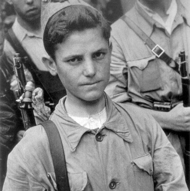 Soldado de la Leva del Biberón. Fuente Fondo Robert Capa