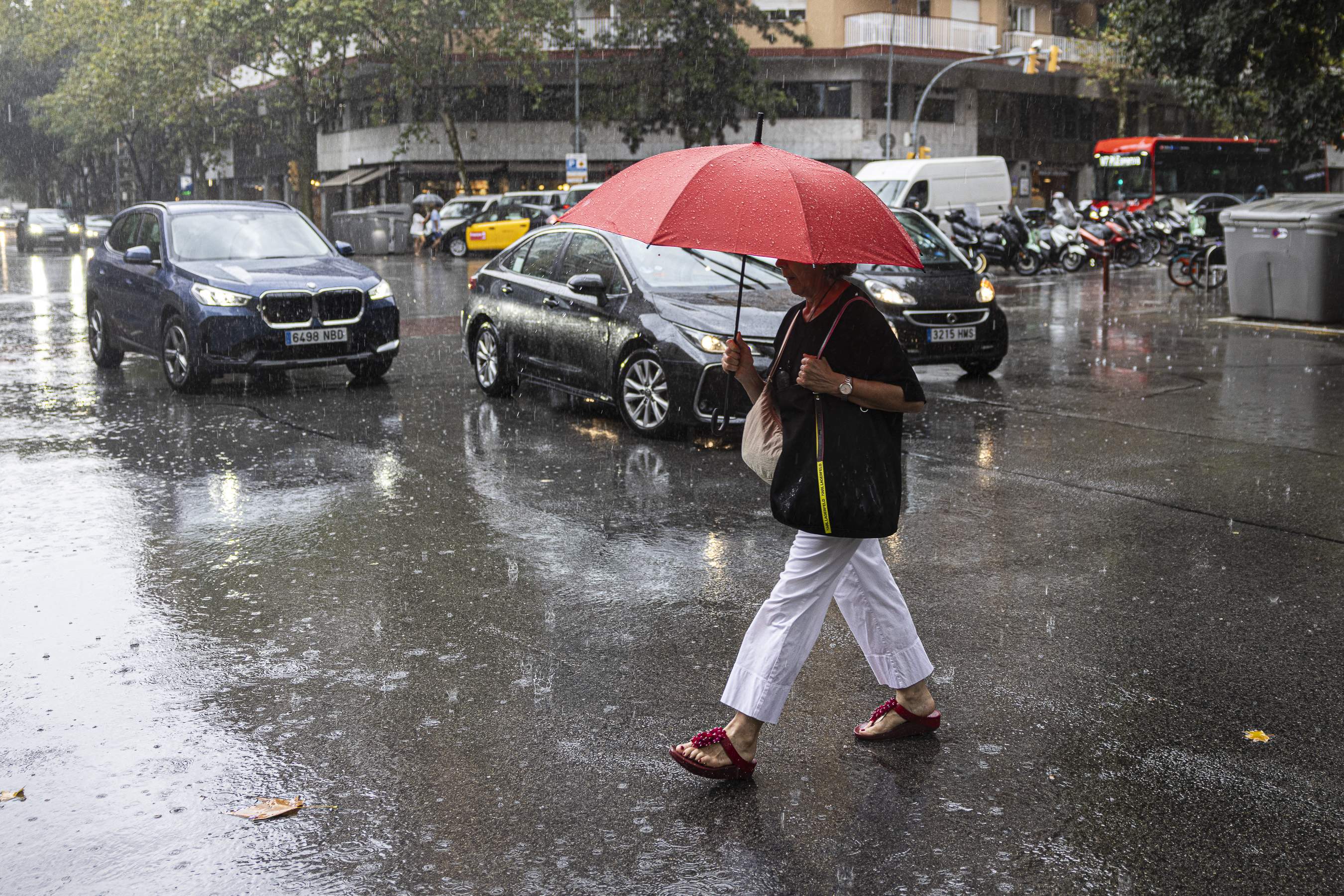 Nueva alerta naranja por lluvias intensas por la tarde en toda Catalunya