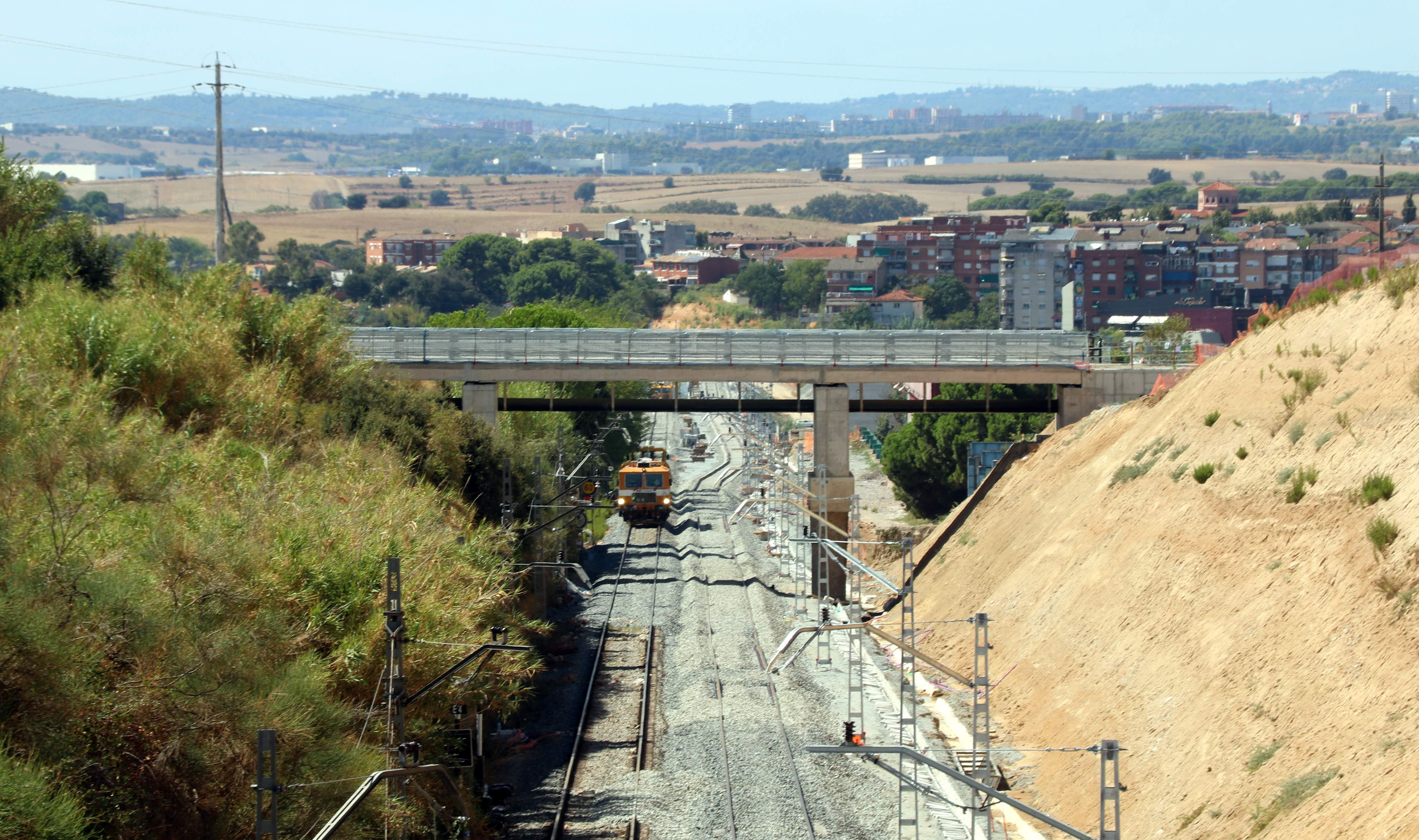 Setge al coure de l'R3: el govern espanyol compra 70 km de cable després de 63 robatoris