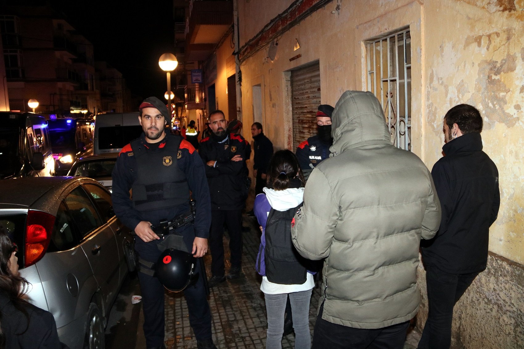 Tensió entre els Mossos d'Esquadra i els antifeixistes per un acte de Vox