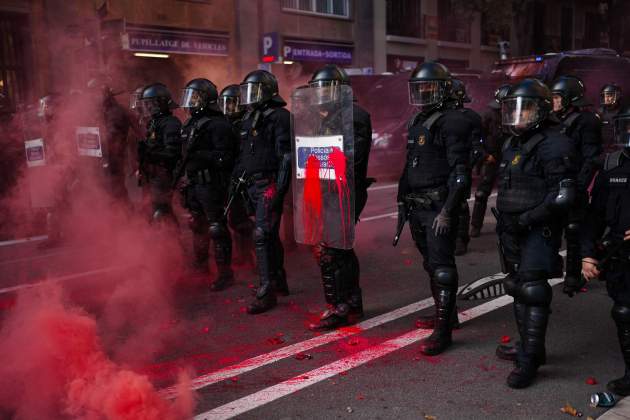 Cordó policial a la plaça Jacint Verdaguer / ANC/Joan Mateu Parra Cordó policial a la plaça Jacint Verdaguer / ANC/Joan Mateu Parra
