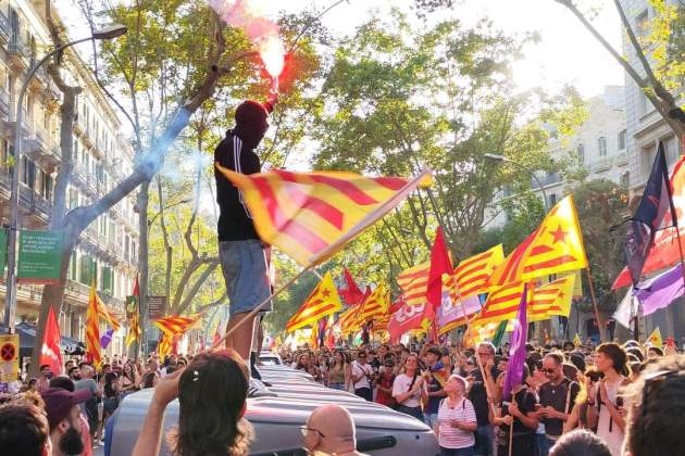 Concentració esquerra independentista a plaça Urquinaona / Mayte Piulachs Concentració esquerra independentista a plaça Urquinaona / Mayte Piulachs