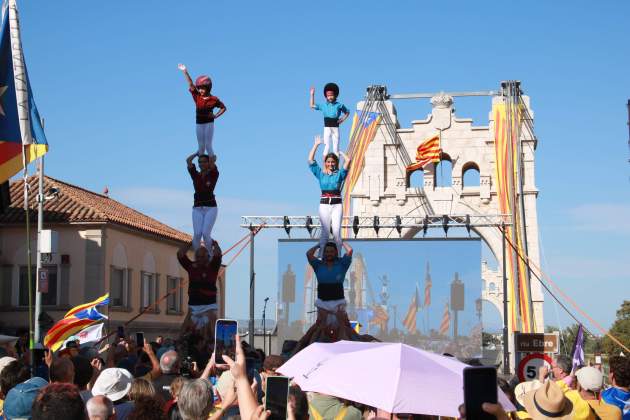 Pilars dels Castellers de Tortosa i dels Xiqüelos i Xiqüeles del Delta a Amposta / ACN Pilars dels Castellers de Tortosa i dels Xiqüelos i Xiqüeles del Delta a Amposta / ACN