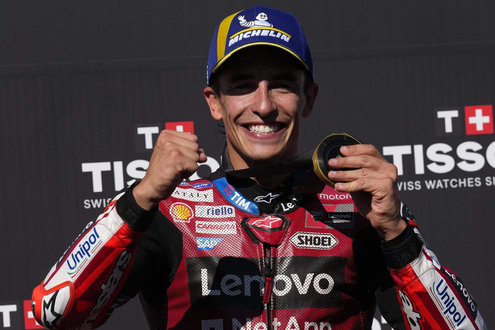 Marc Márquez atemoreix Bezzecchi amb una lliçó de campionat a l'esprint de San Marino